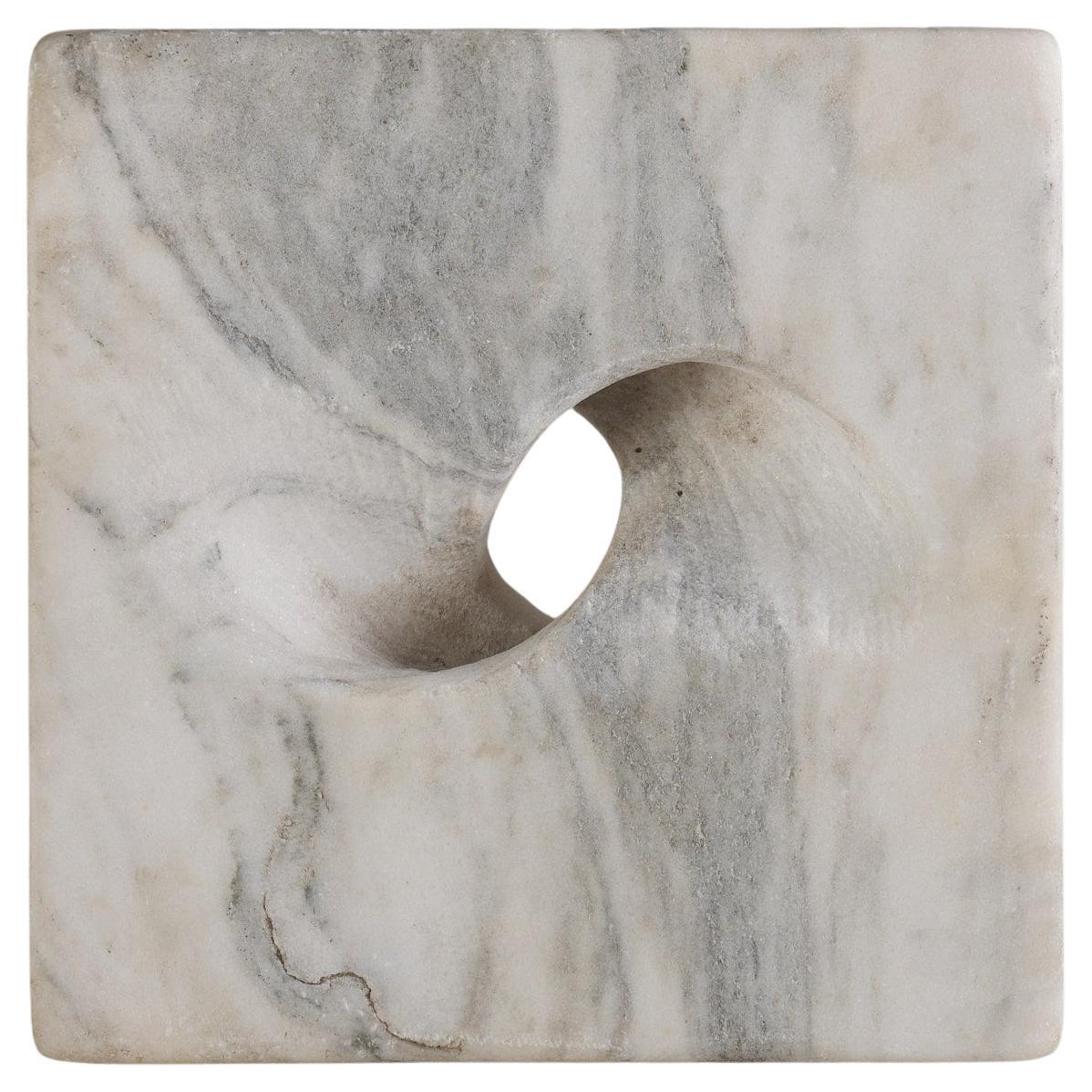 Scultura astratta in marmo di Carrara non firmata, 20° sec.