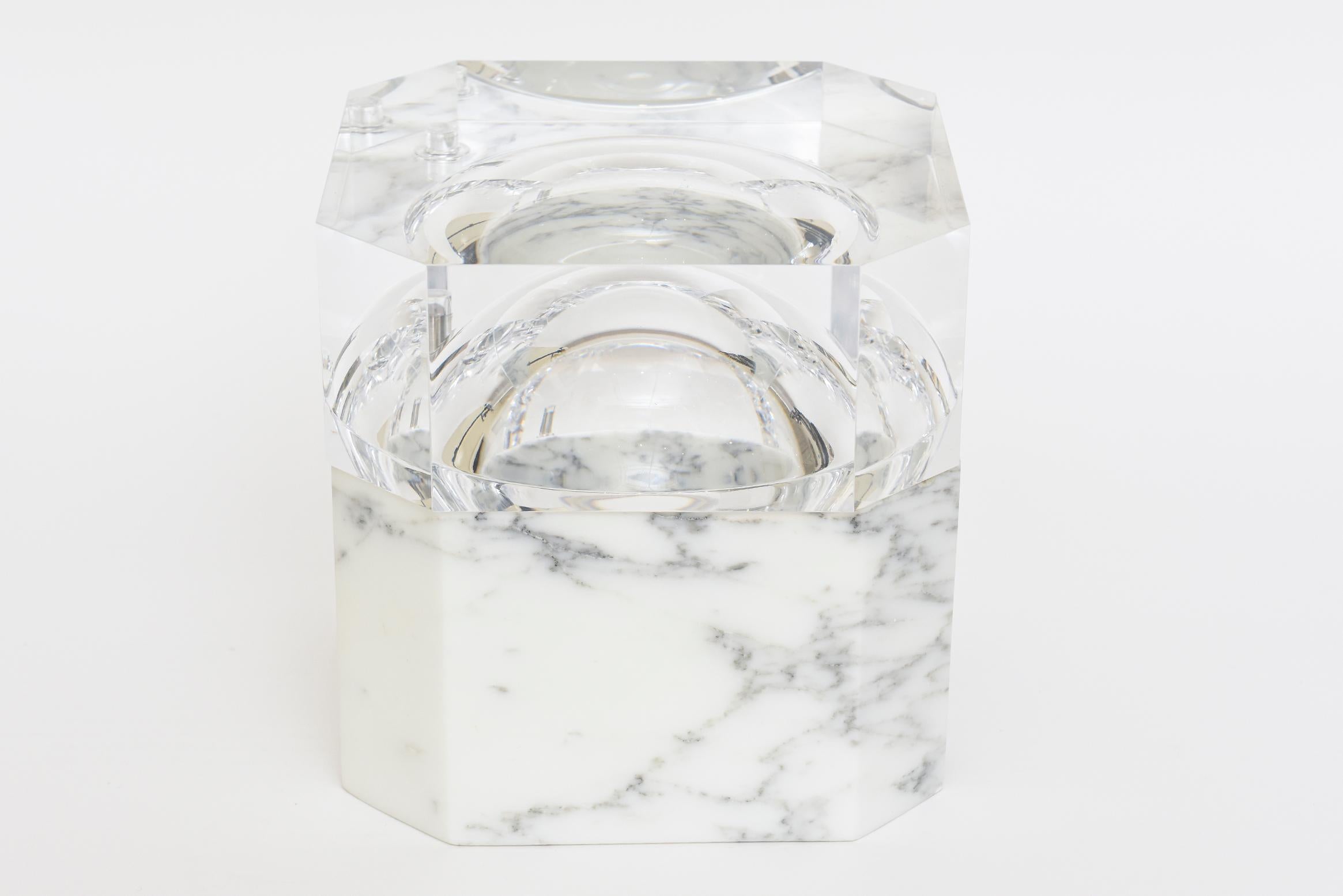 Vintage Carrara Marble and Lucite Swivel Ice Bucket Barware In Good Condition For Sale In North Miami, FL