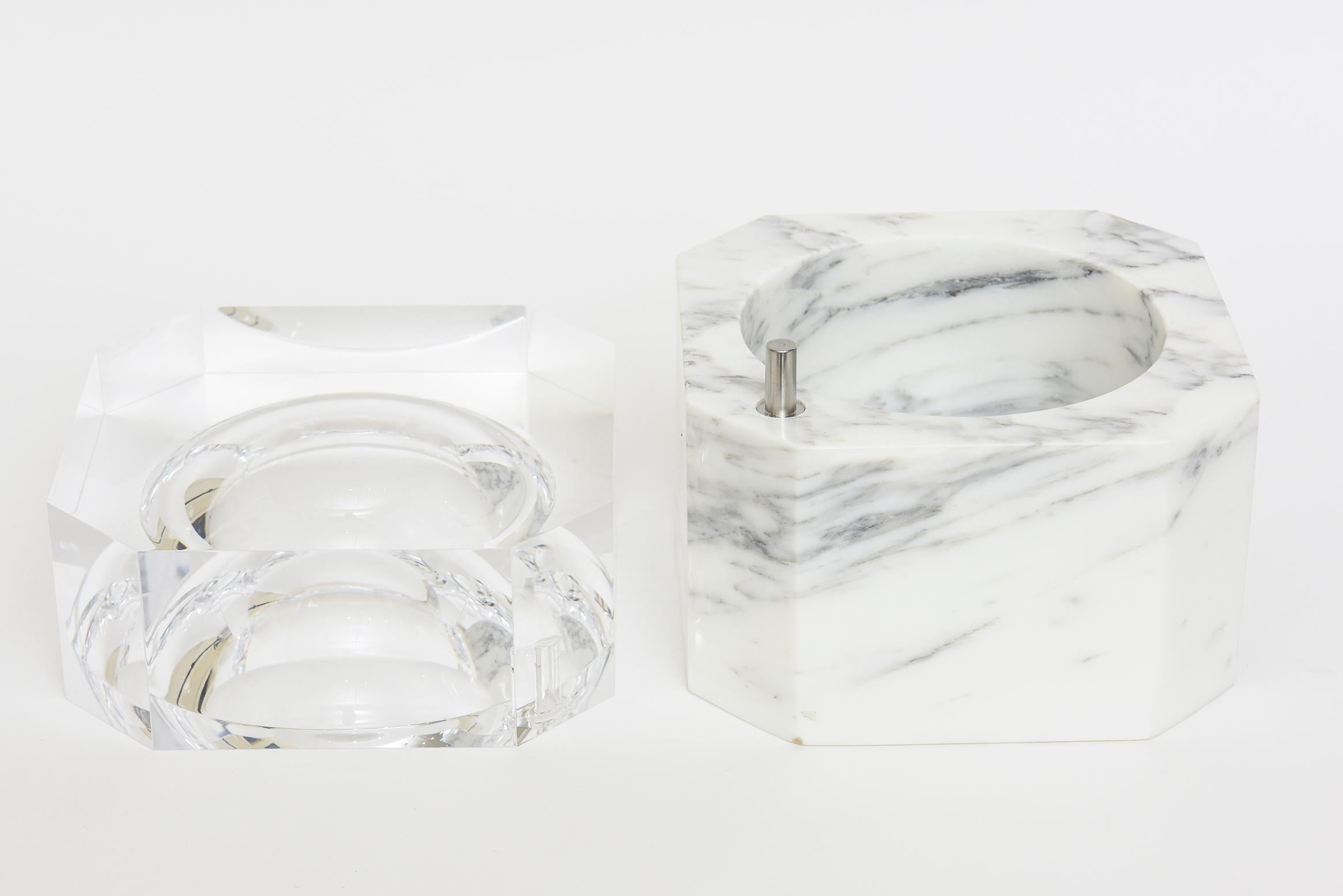 Seau à glace pivotant en marbre de Carrare et Lucite Vintage Barware en vente 1