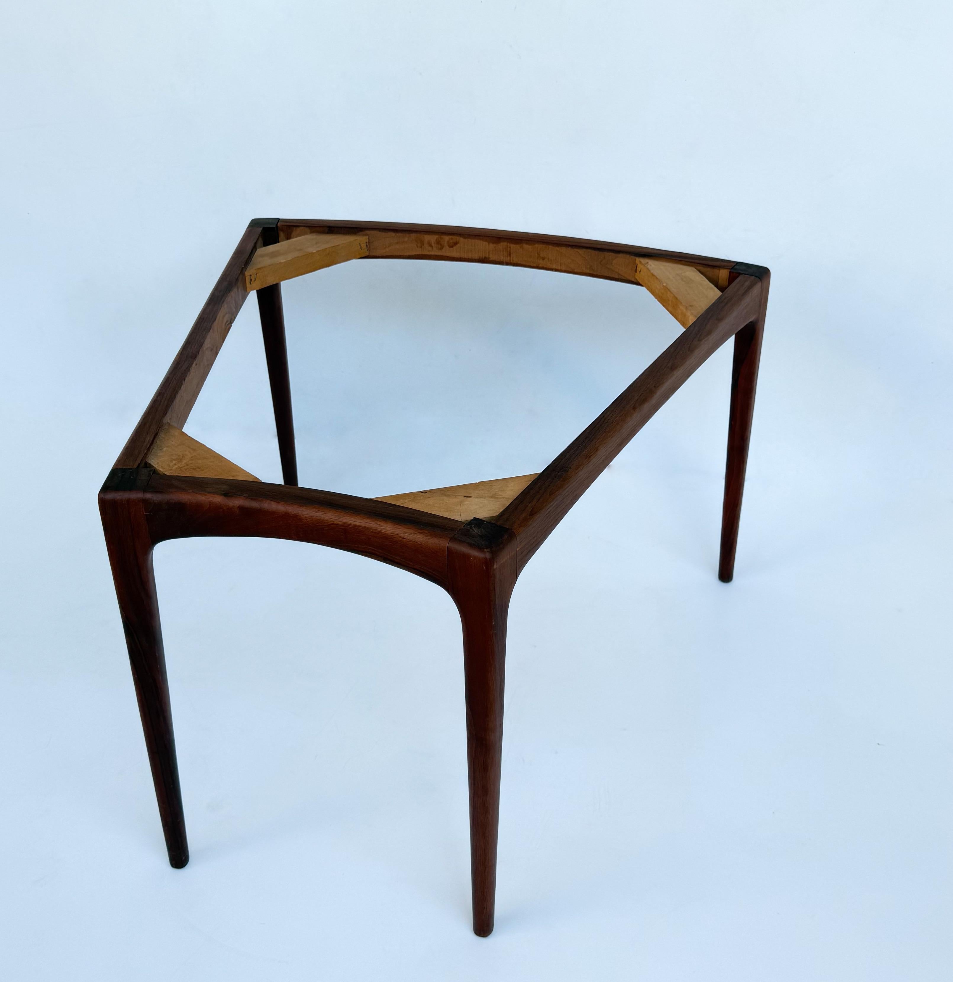 Mid-Century Modern Carrara Marble and Walnut Wedge Shape Side Table For Sale