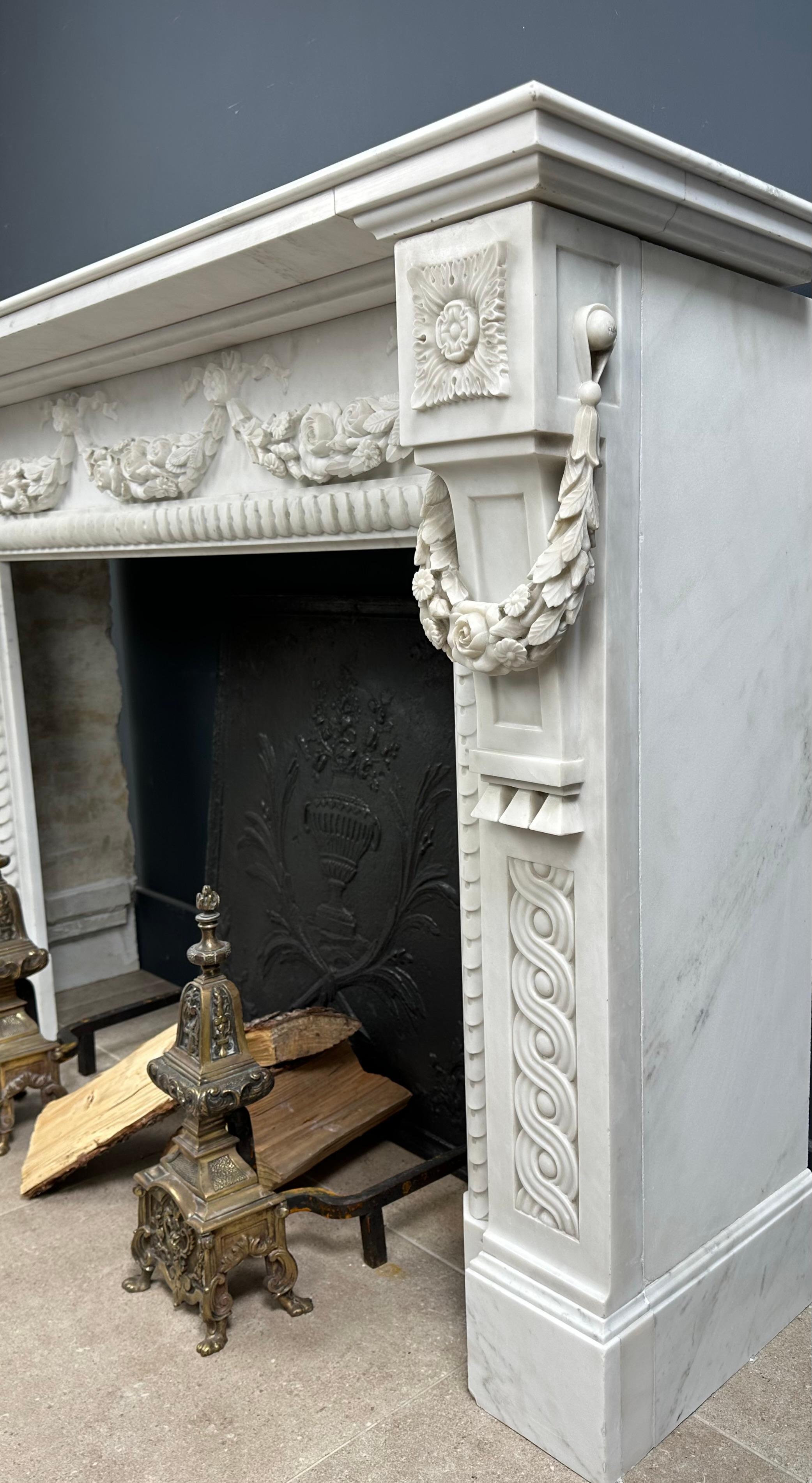 Carrara Marble Antique Front Fireplace Garland In Good Condition For Sale In Oostvoorne, NL
