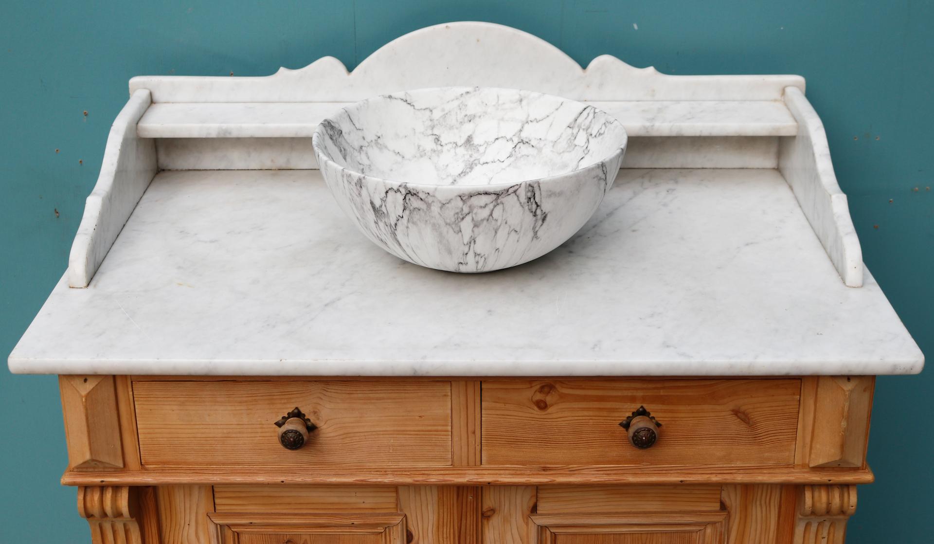 Carrara Marble Antique Wash Basin In Fair Condition In Wormelow, Herefordshire