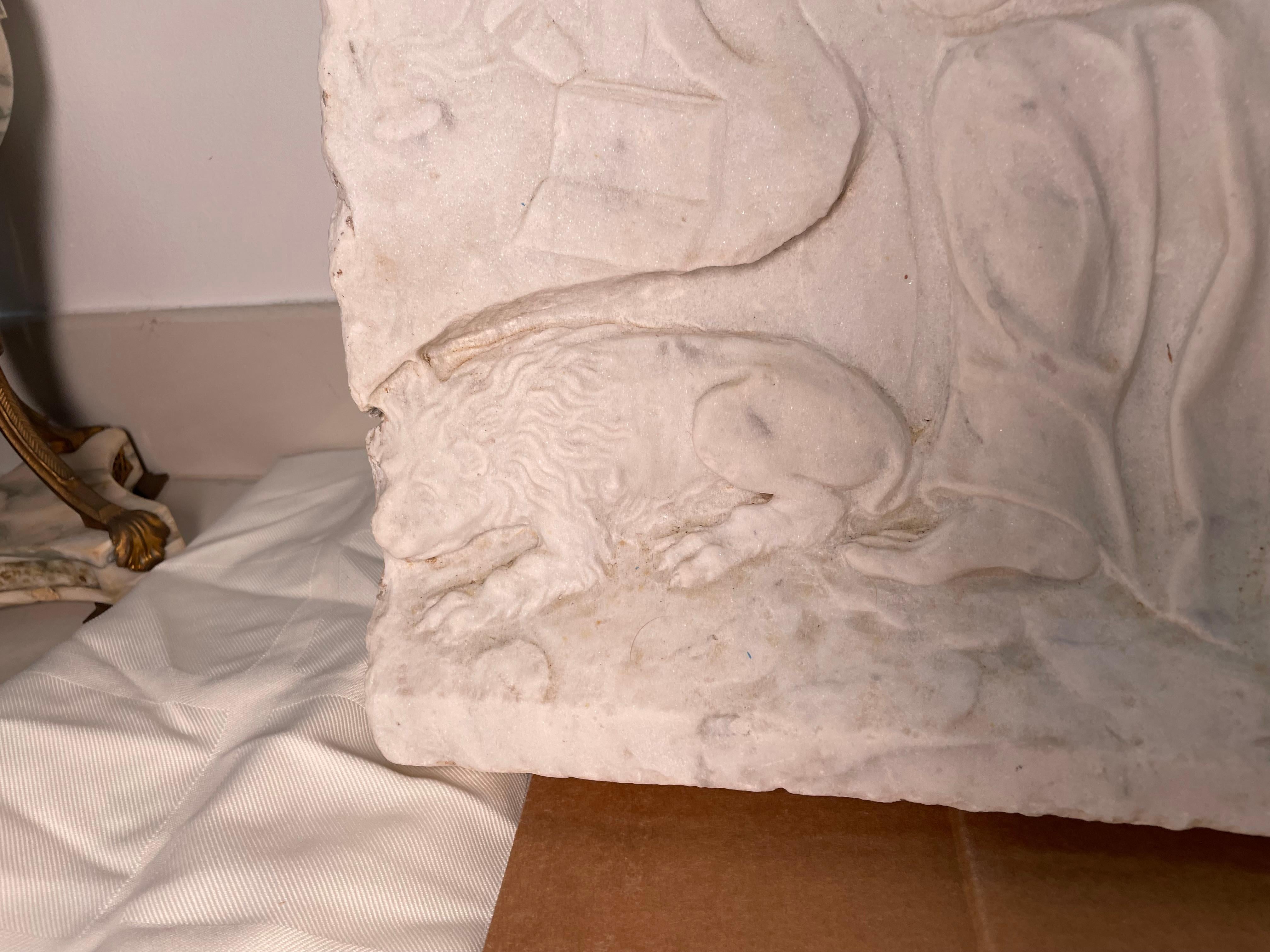 XIX secolo Bassorilievo di San Girolamo in marmo di Carrara in vendita