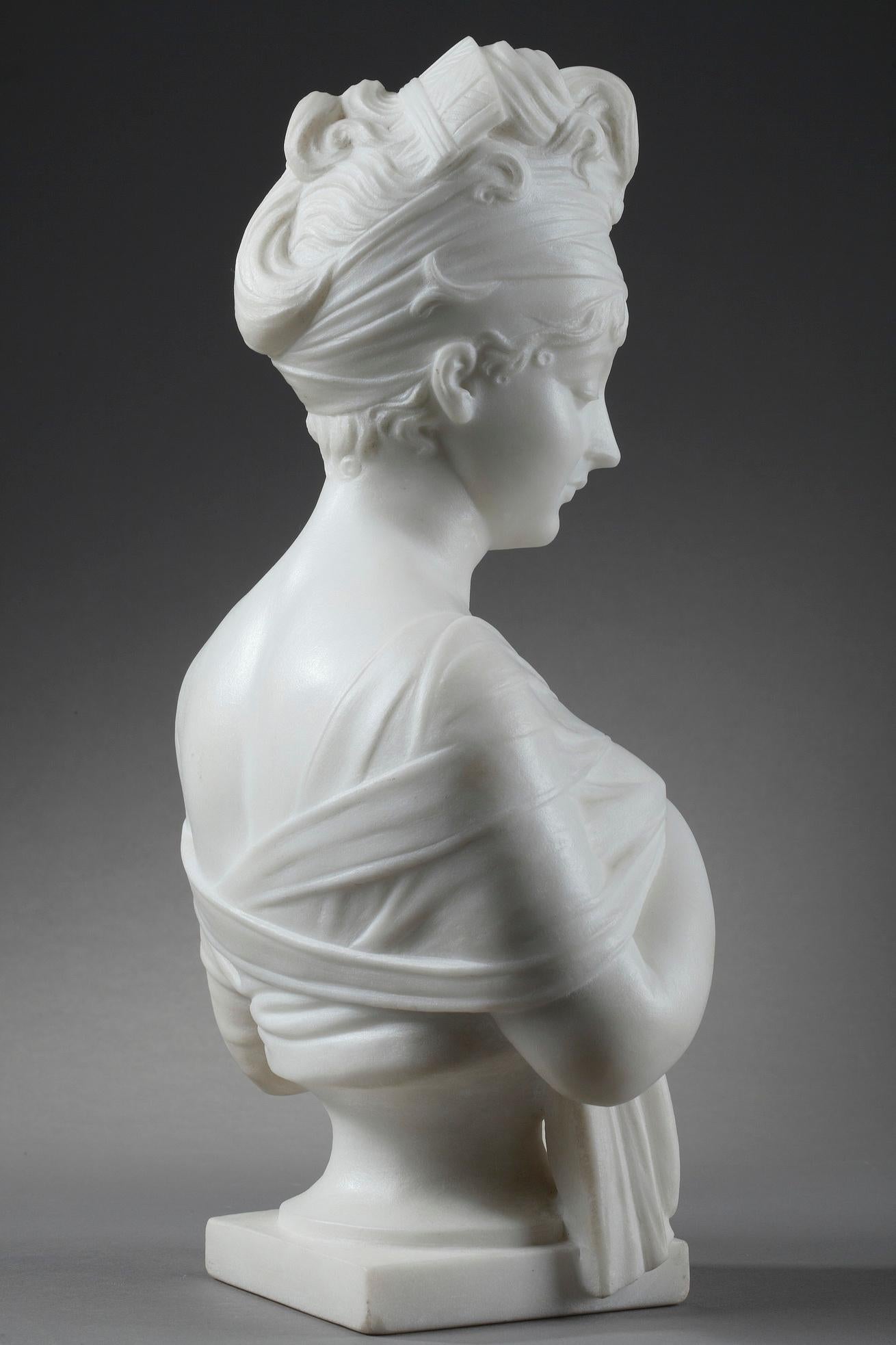 Carrara Marble Bust of Juliette Récamier after Joseph Chinard In Good Condition For Sale In Paris, FR