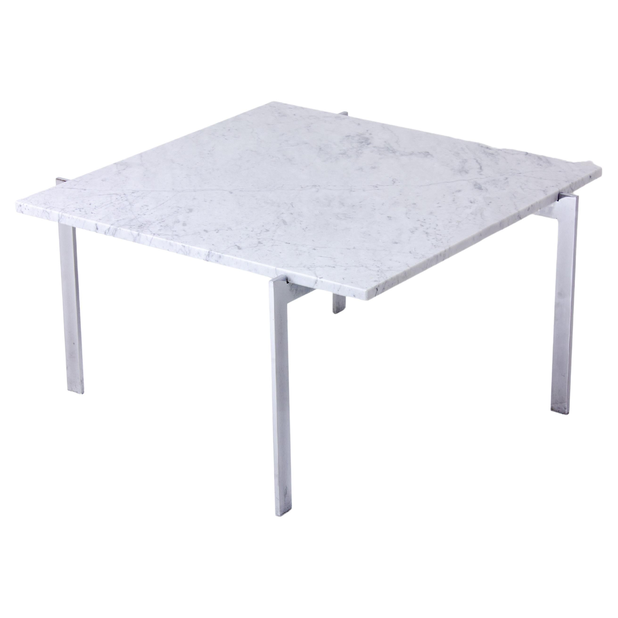 Table basse Tabel en marbre de Carrare avec base en métal en vente