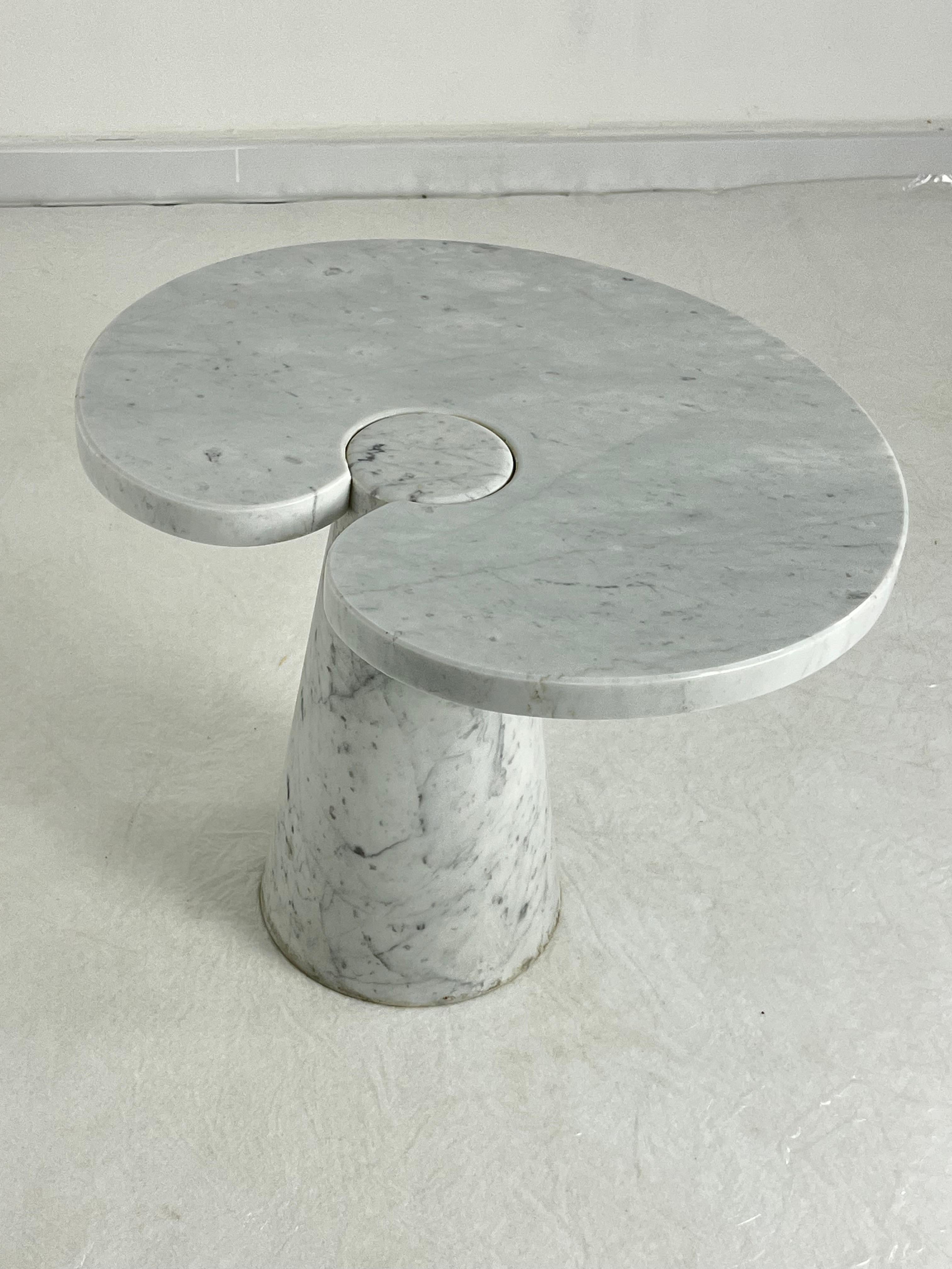 Table basse en marbre de Carrare attribuée à Angelo Mangiarotti pour Skipper, 1971
Cette pièce élégante se compose d'une base qui fait office de pied et d'un plateau qui s'emboîte.
Intact et en bon état.

Nous garantissons une expédition rapide dans