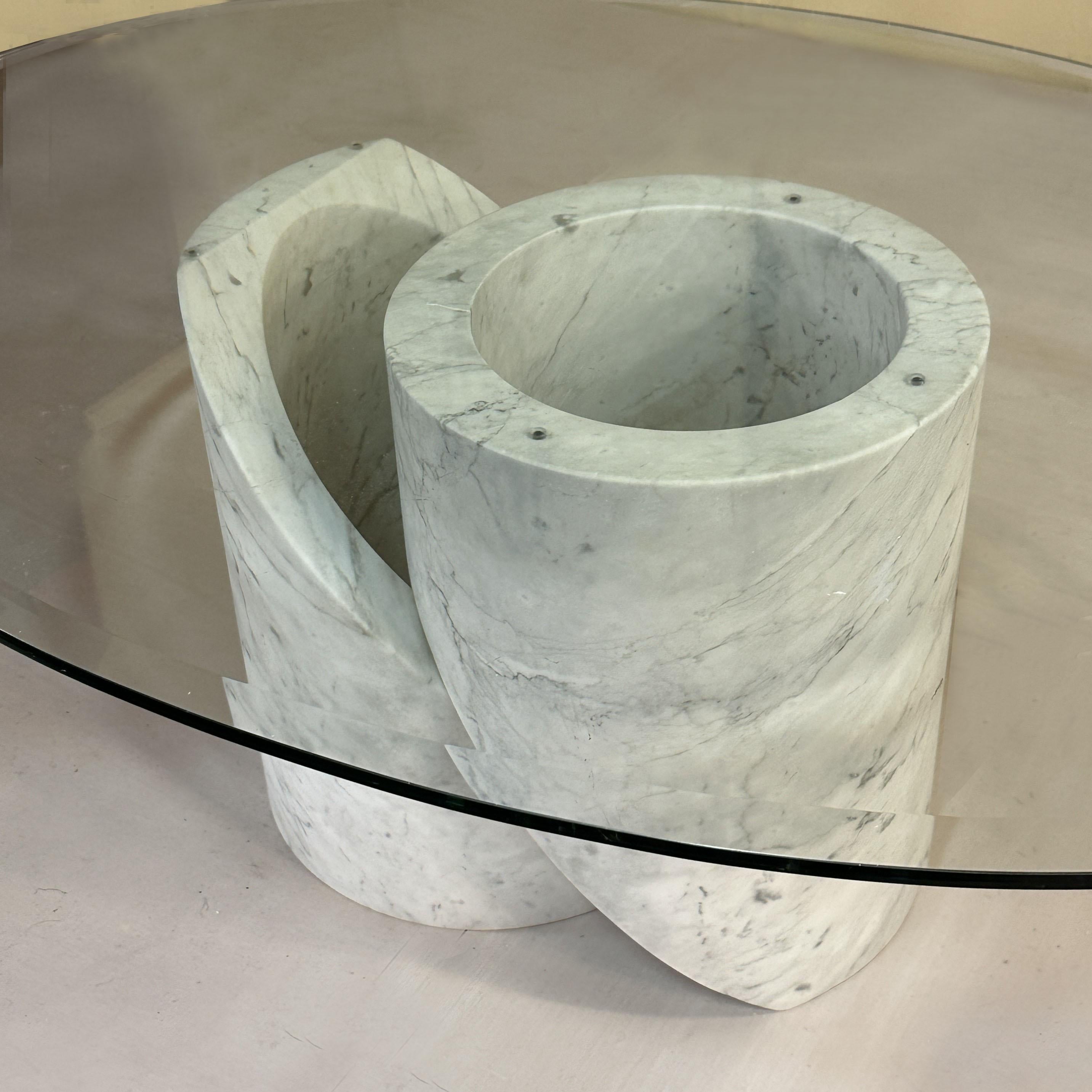 Mesa de centro de mármol de Carrara con tapa ovalada de cristal, Italia Años 60 en venta 3