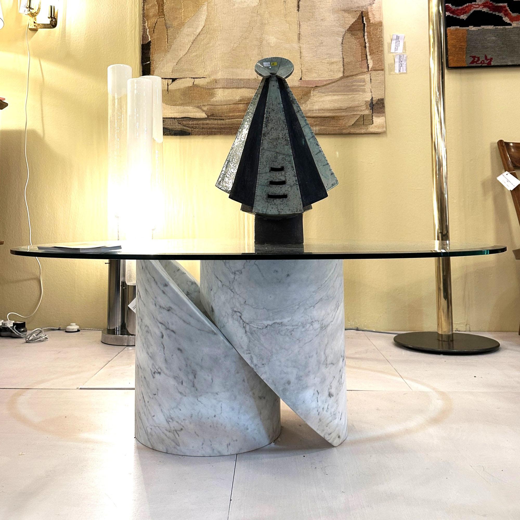 Mesa de centro de mármol de Carrara con tapa ovalada de cristal, Italia Años 60 en venta 4