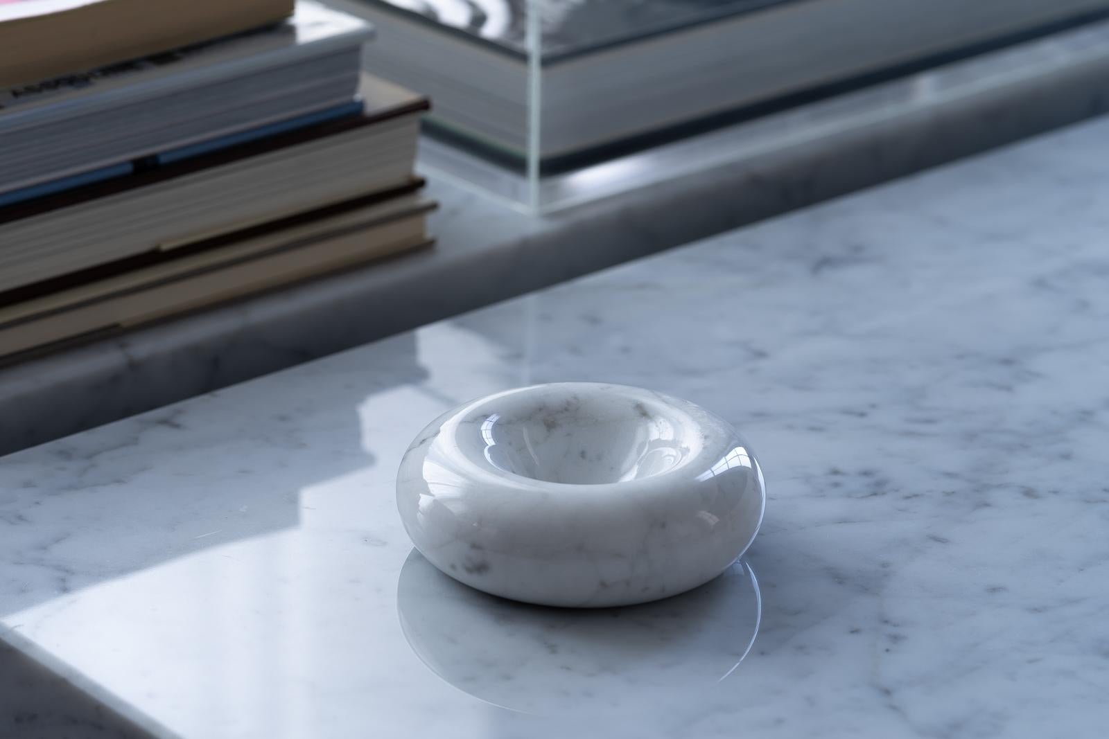 A beautifully crafted 'Conchetta' dish designed by Egidio Di Rosa and Pier Alessandro Giusti for Up & Up in 1971. Founded in 1969, Up & Up brought modern forms and manufacturing to marble and stone while working with the preeminent architects and