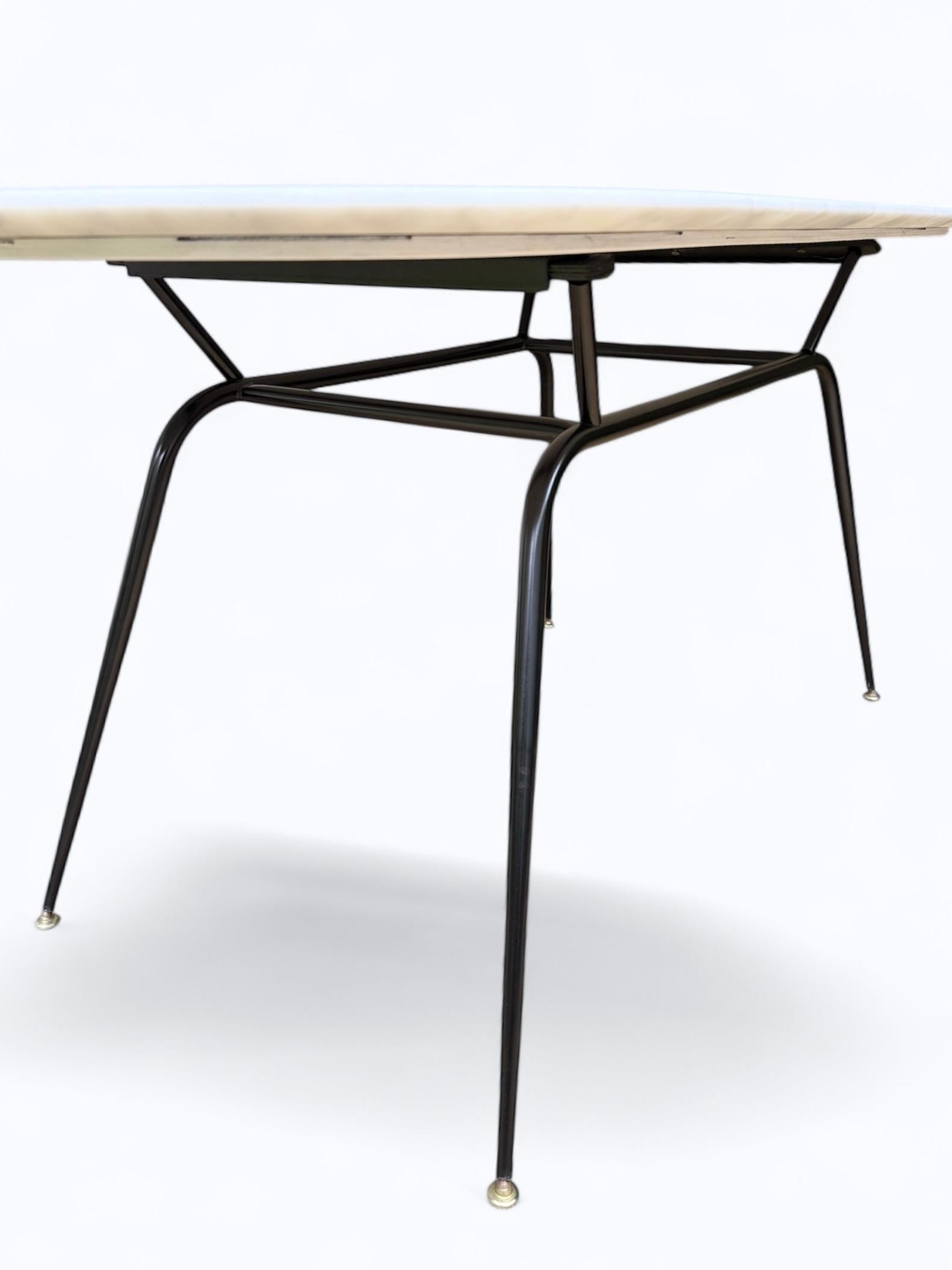 Milieu du XXe siècle Table de salle à manger en marbre de Carrare, attribuée à Ico Parisi, Italie c 1950's en vente
