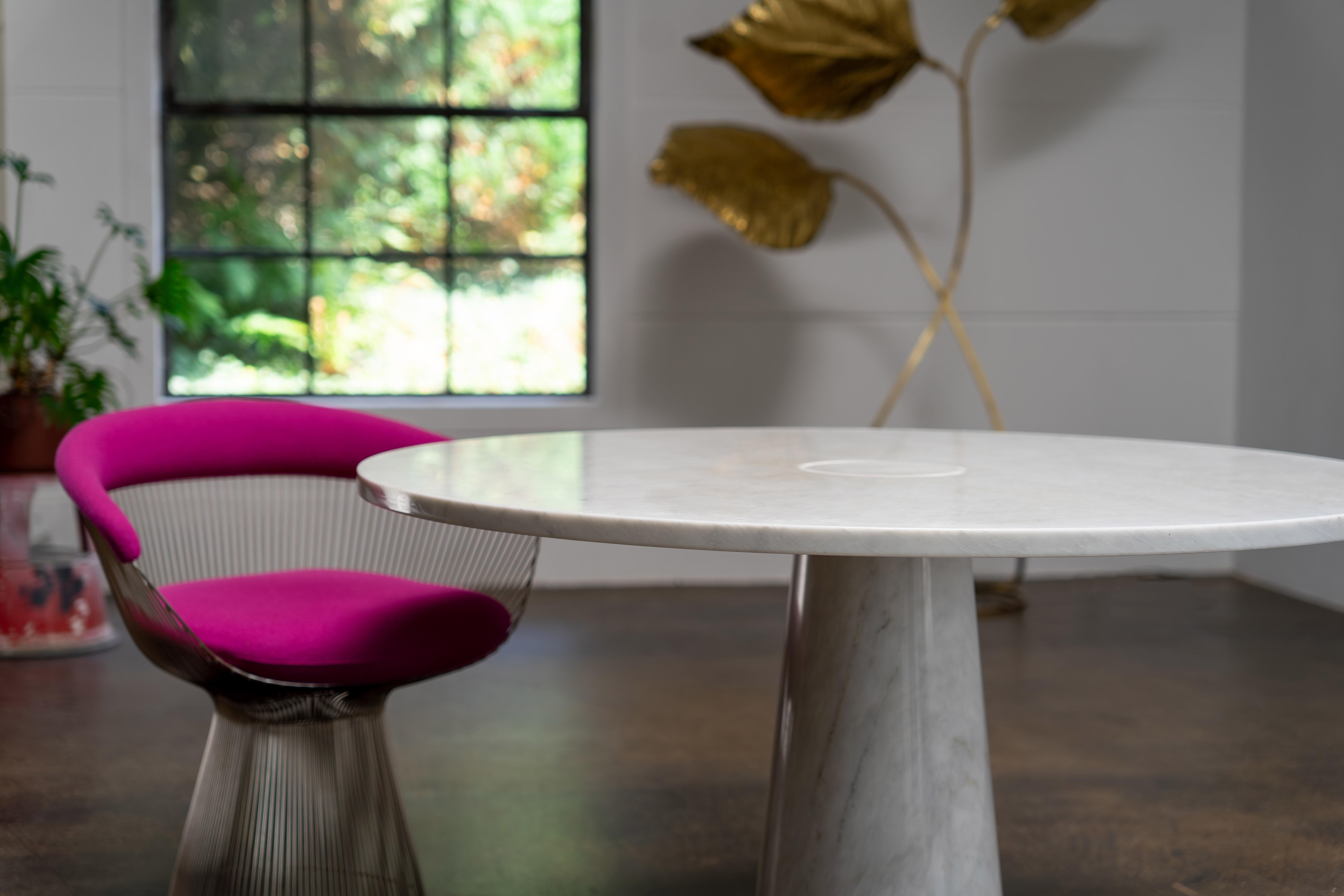 Mesa de comedor de mármol de Carrara 