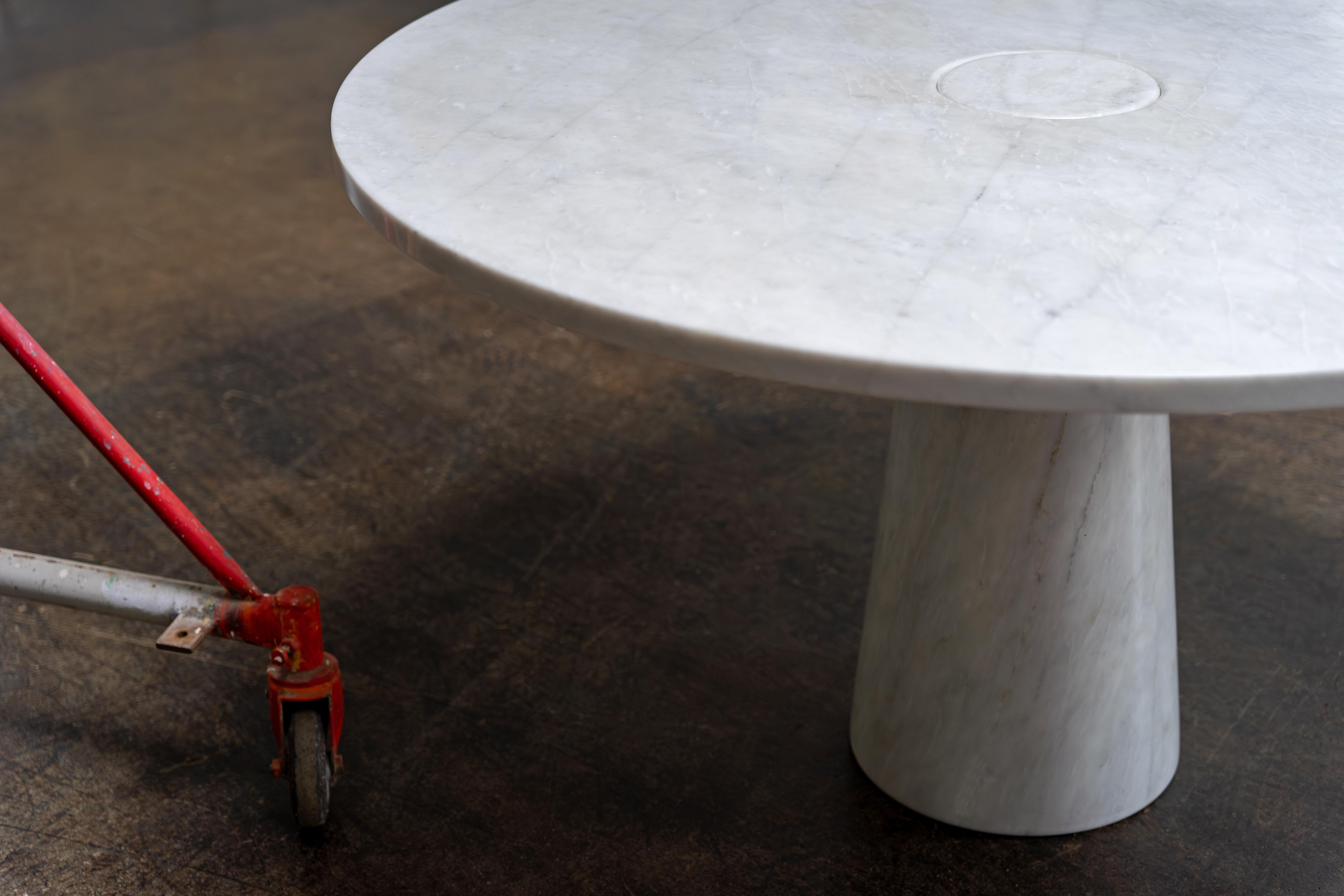 Mesa de comedor de mármol de Carrara 