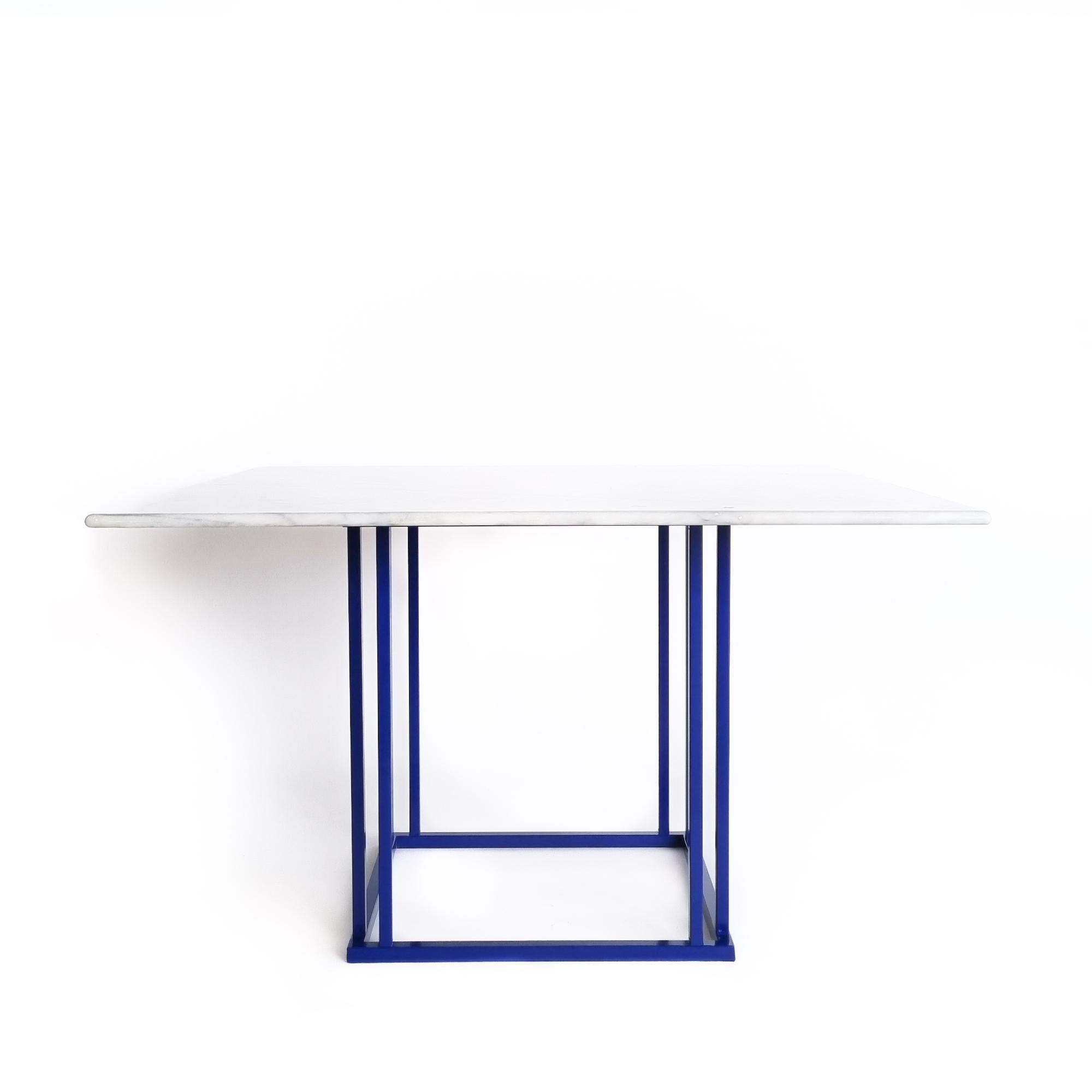 

This stunning vintage piece from the 1970s exemplifies timeless elegance and modern design. The table features a top made of high-quality Carrara marble, renowned for its refined and luxurious appearance. The marble, with its subtle white and grey