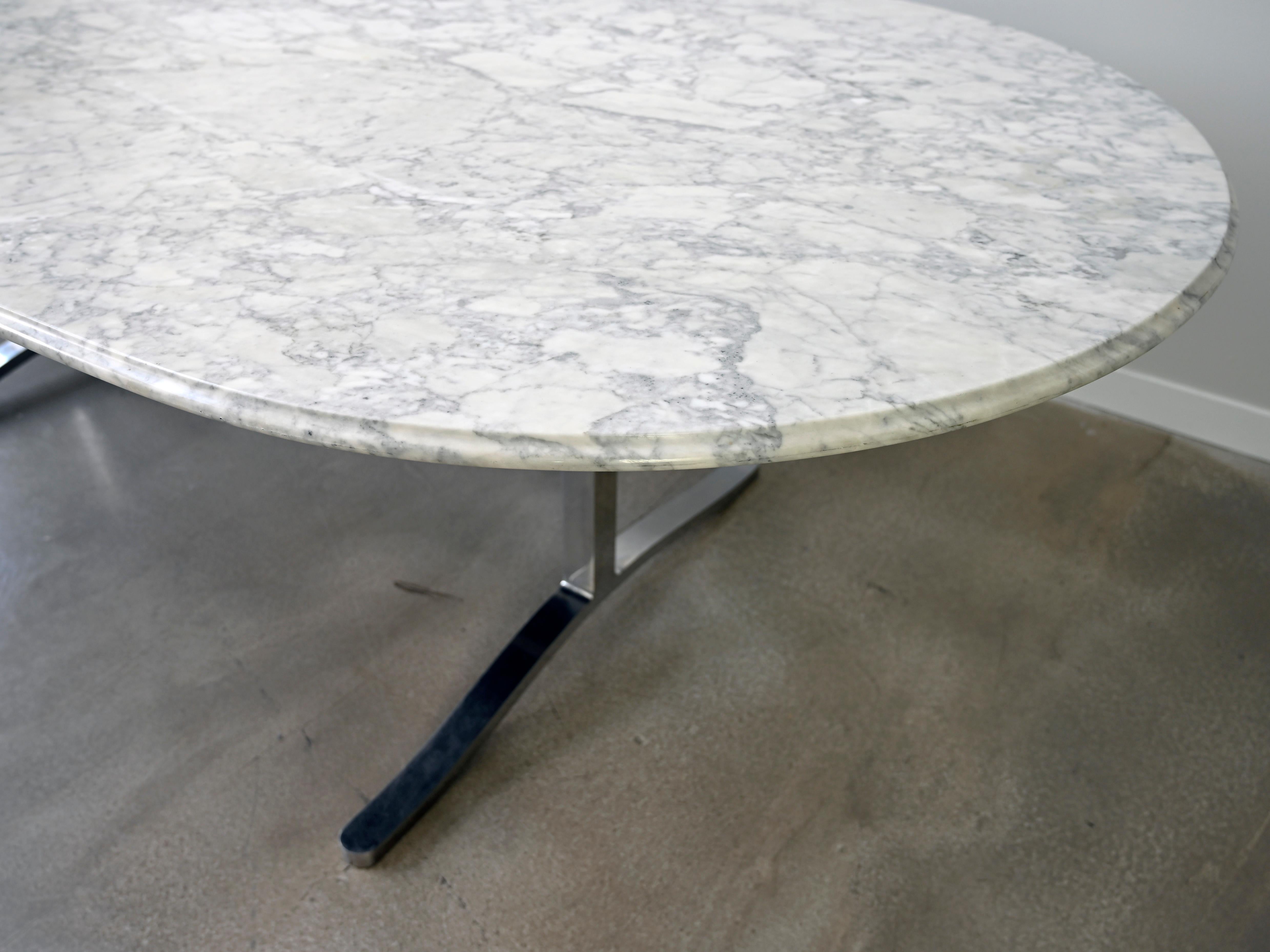 Tavolo da pranzo in marmo di Carrara con base in acciaio inossidabile di Nicos Zographos in vendita 3