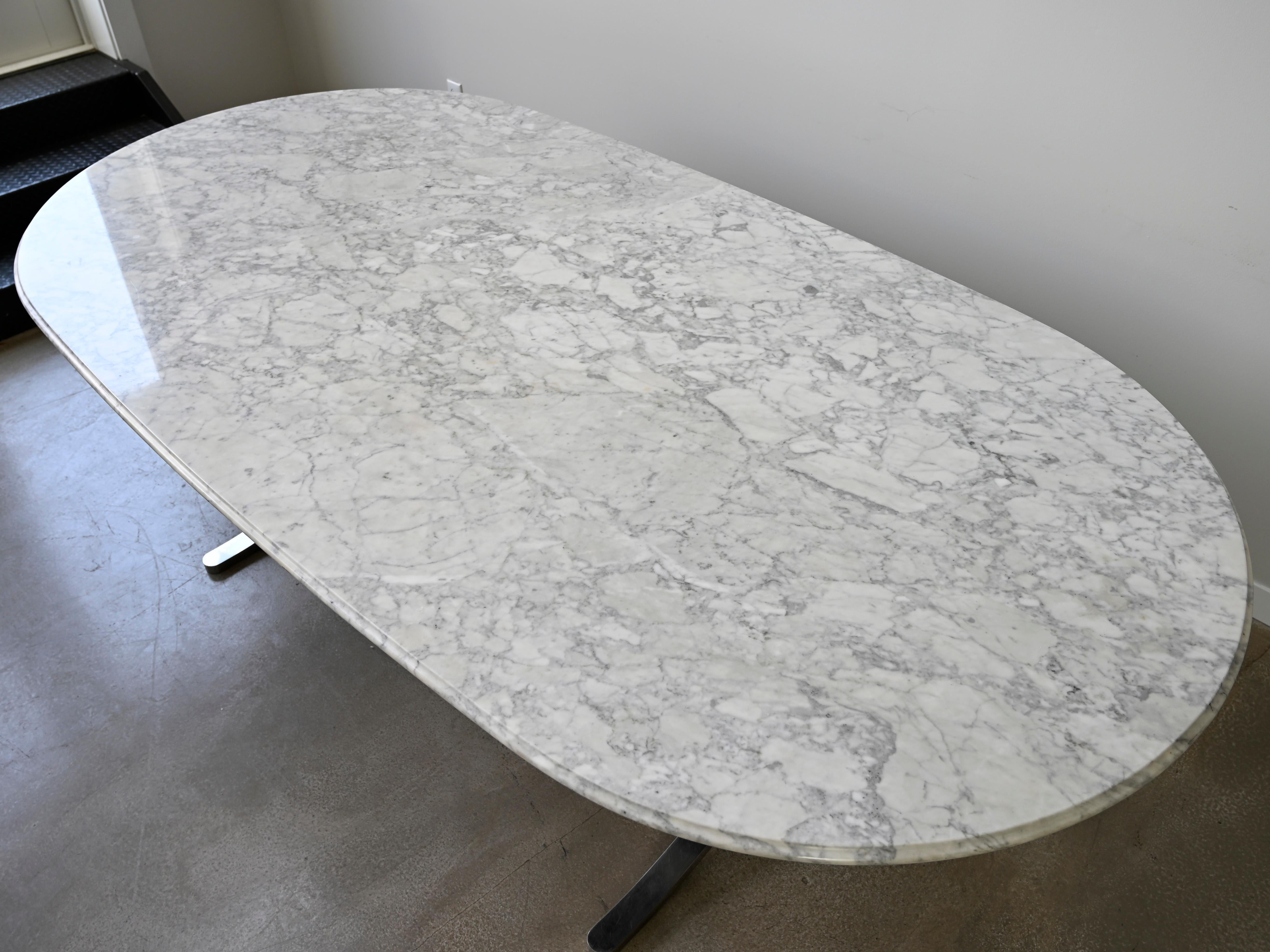 Tavolo da pranzo in marmo di Carrara con base in acciaio inossidabile di Nicos Zographos in vendita 4