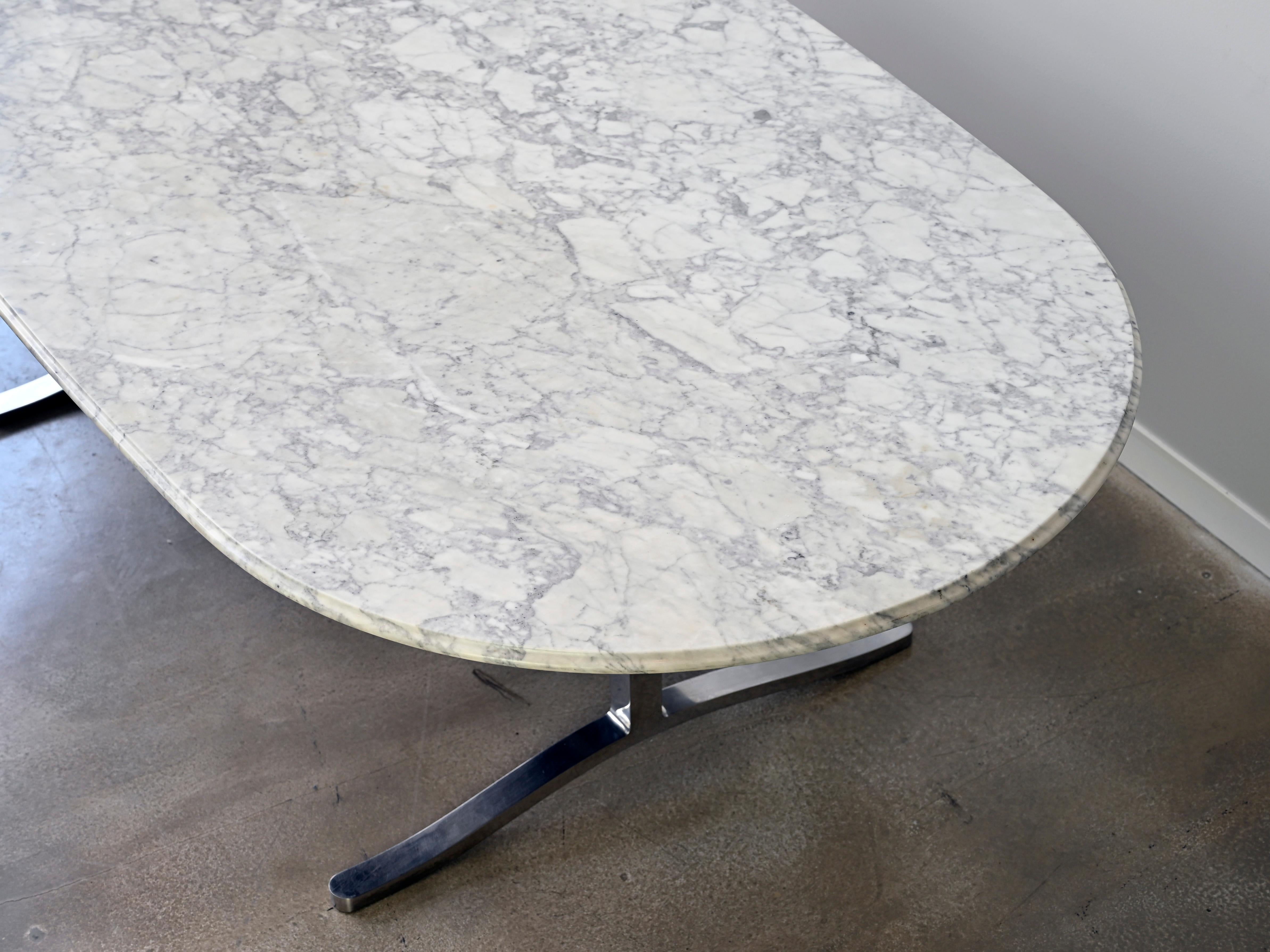 Tavolo da pranzo in marmo di Carrara con base in acciaio inossidabile di Nicos Zographos in vendita 7