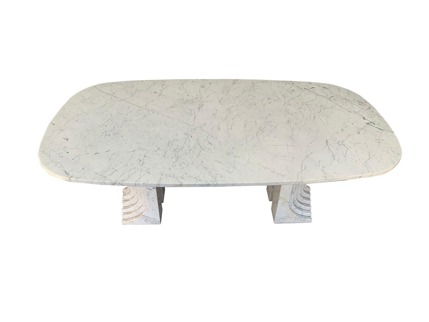 Mid-Century Modern Carrara Marble Dinning Table attributed to Carlo Scarpa, 1970s For Sale