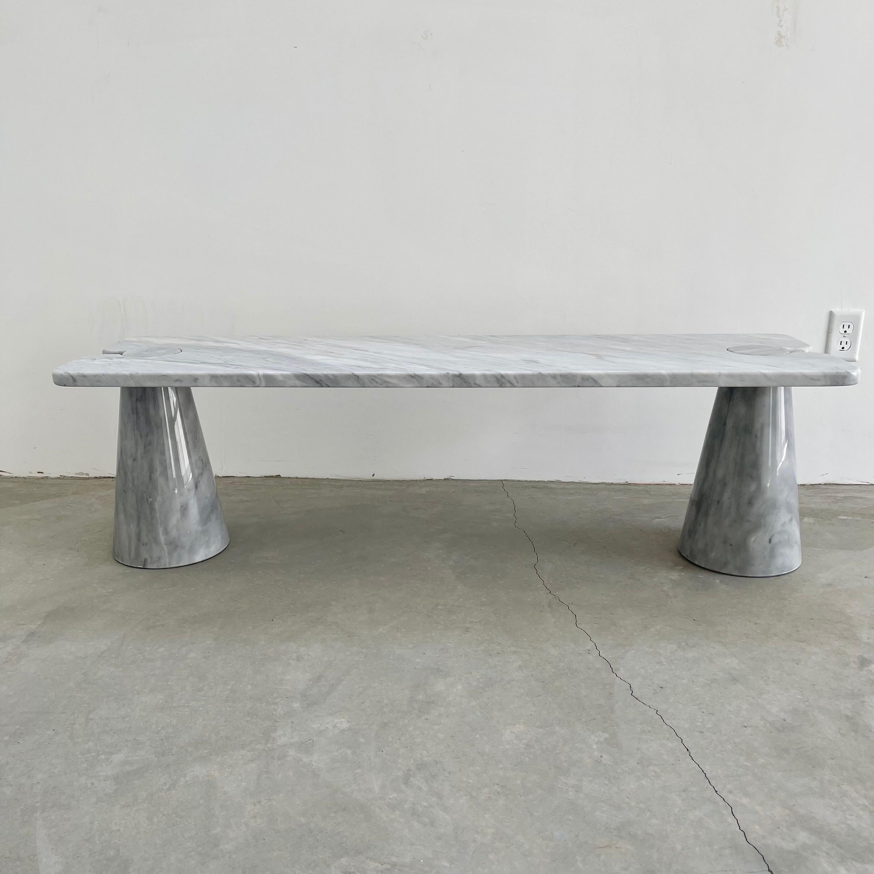 Carrara Marble Eros Coffee Table Attributed to Angelo Mangiarotti In Good Condition For Sale In Los Angeles, CA