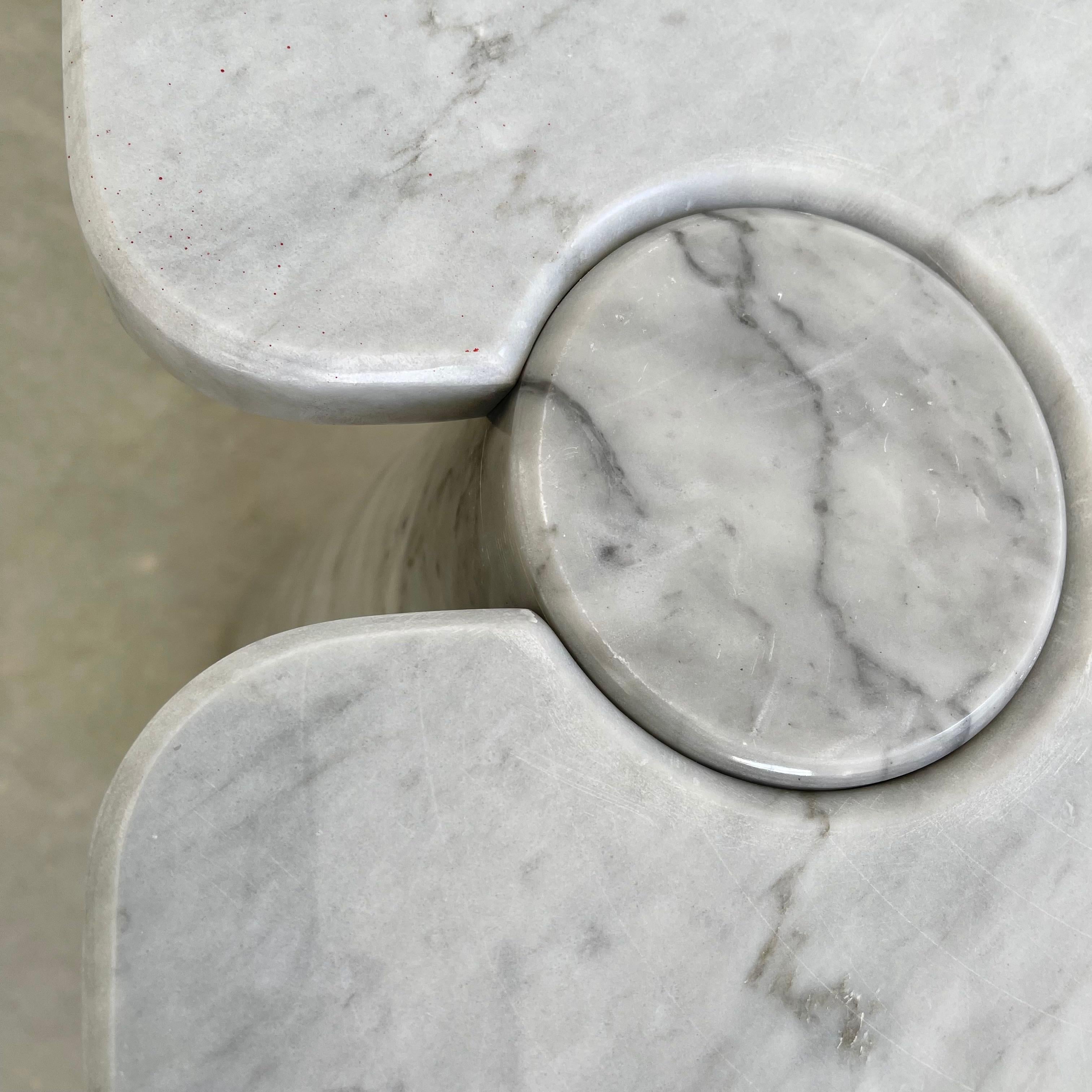 Eros-Couchtisch aus Carrara-Marmor, Angelo Mangiarotti zugeschrieben im Angebot 2