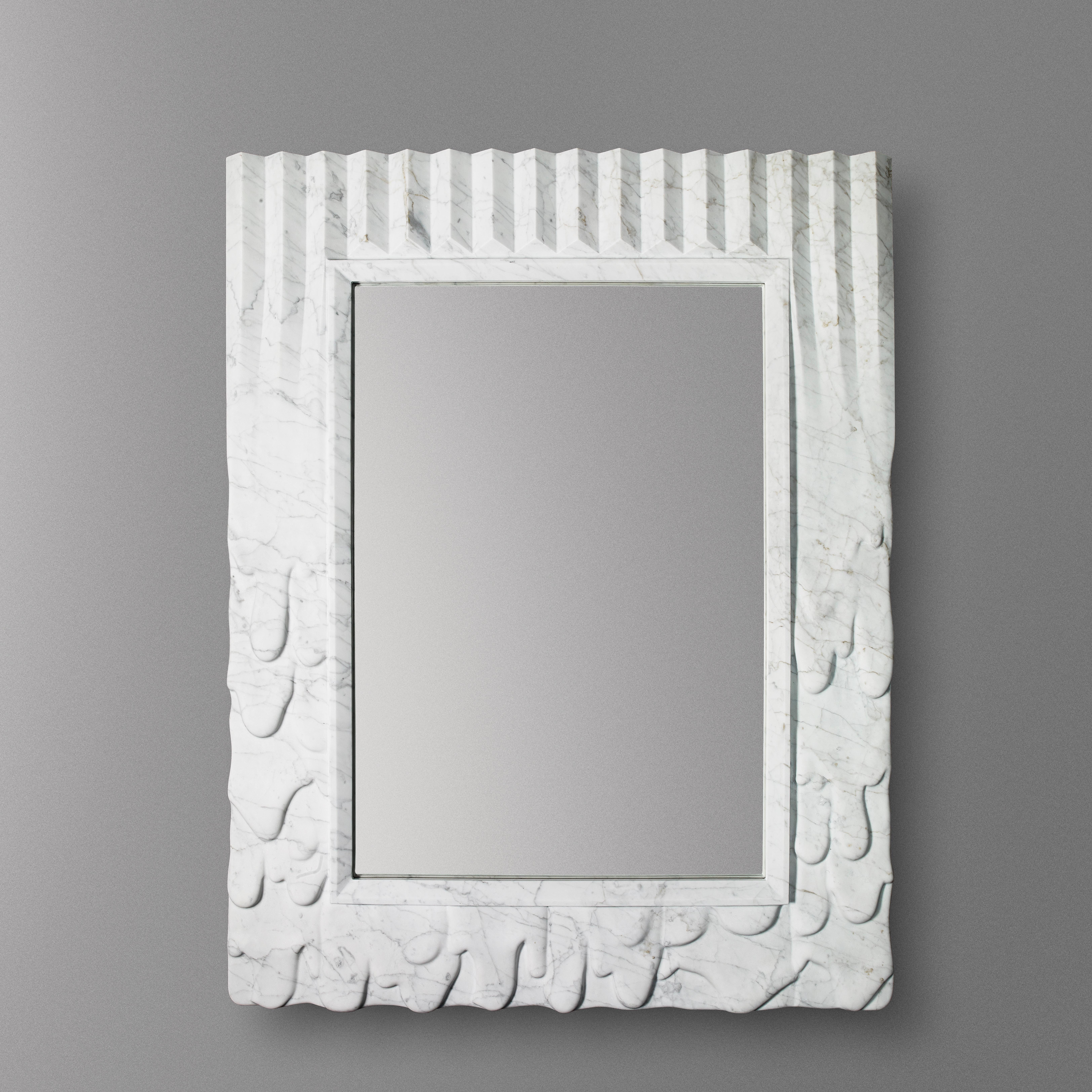 Miroir sculptural Evoluzione d'Atelier Terrai
Dimensions : D 3 x L 80 x H 100 cm.
MATERIAL : Marbre de Carrare et miroir.

Pièce captivante assortie à la console Evoluzione, ce miroir sculptural insufflera une sophistication impeccable à toute