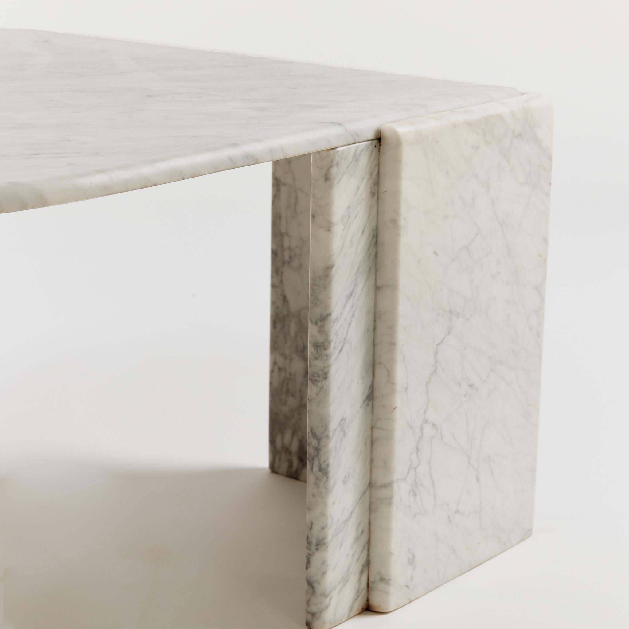 Carrara Marble Eye Shape Coffee Table In Good Condition In London, GB