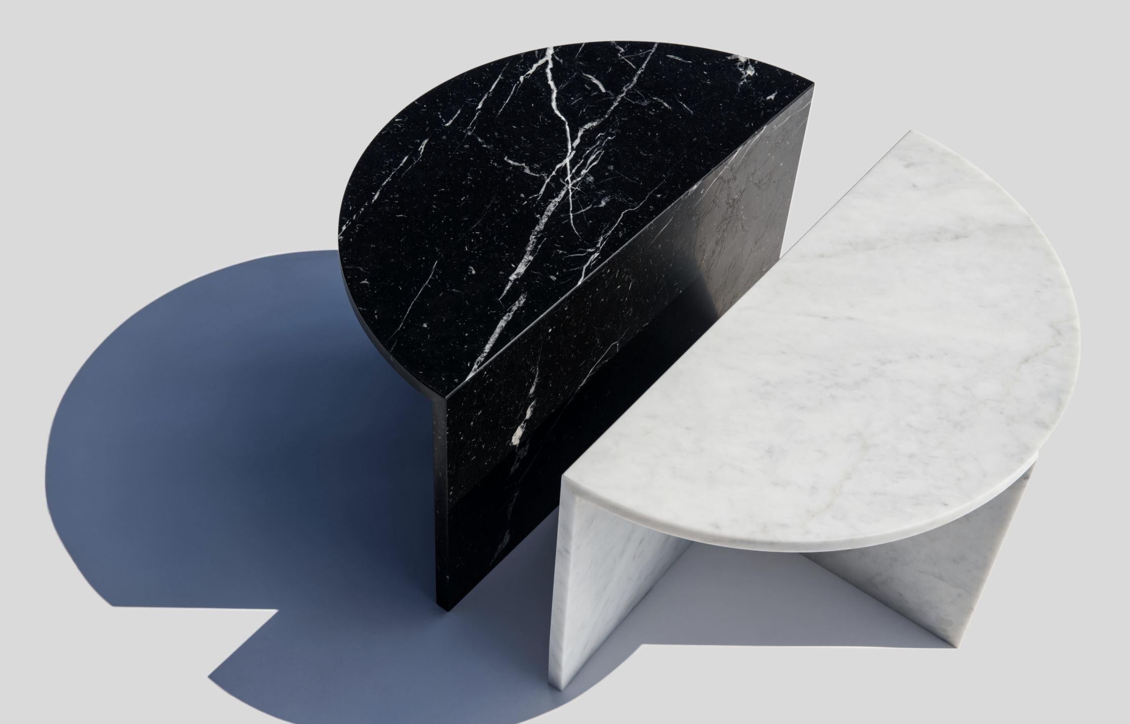 Couchtisch „Fifty Circle“ aus Carrara-Marmor, Sebastian Scherer (Moderne) im Angebot