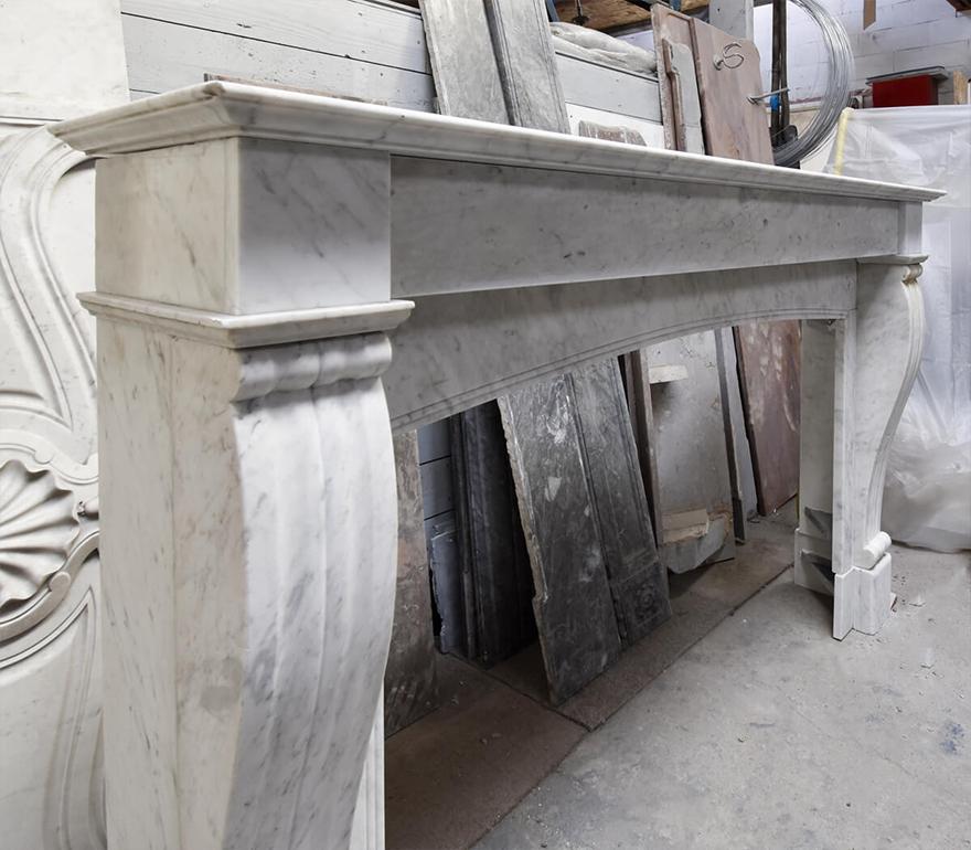 Carrara marble fireplace from the 19th Century In Fair Condition For Sale In Udenhout, NL