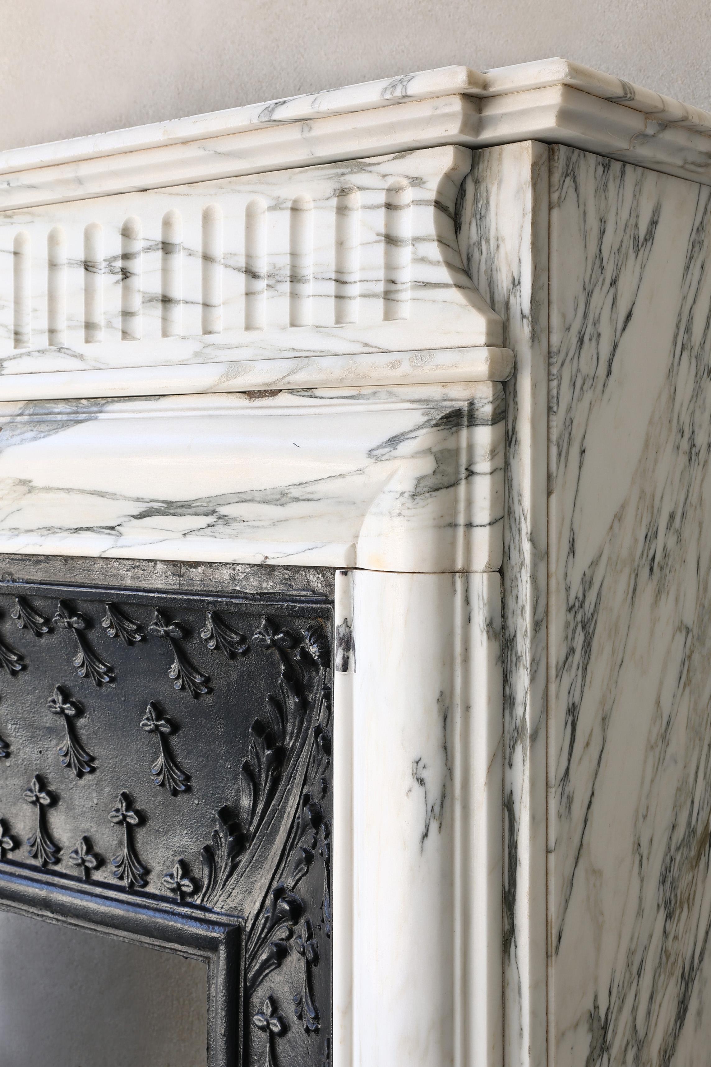 Carrara marble fireplace from the 19th century in style of Louis XIV 3