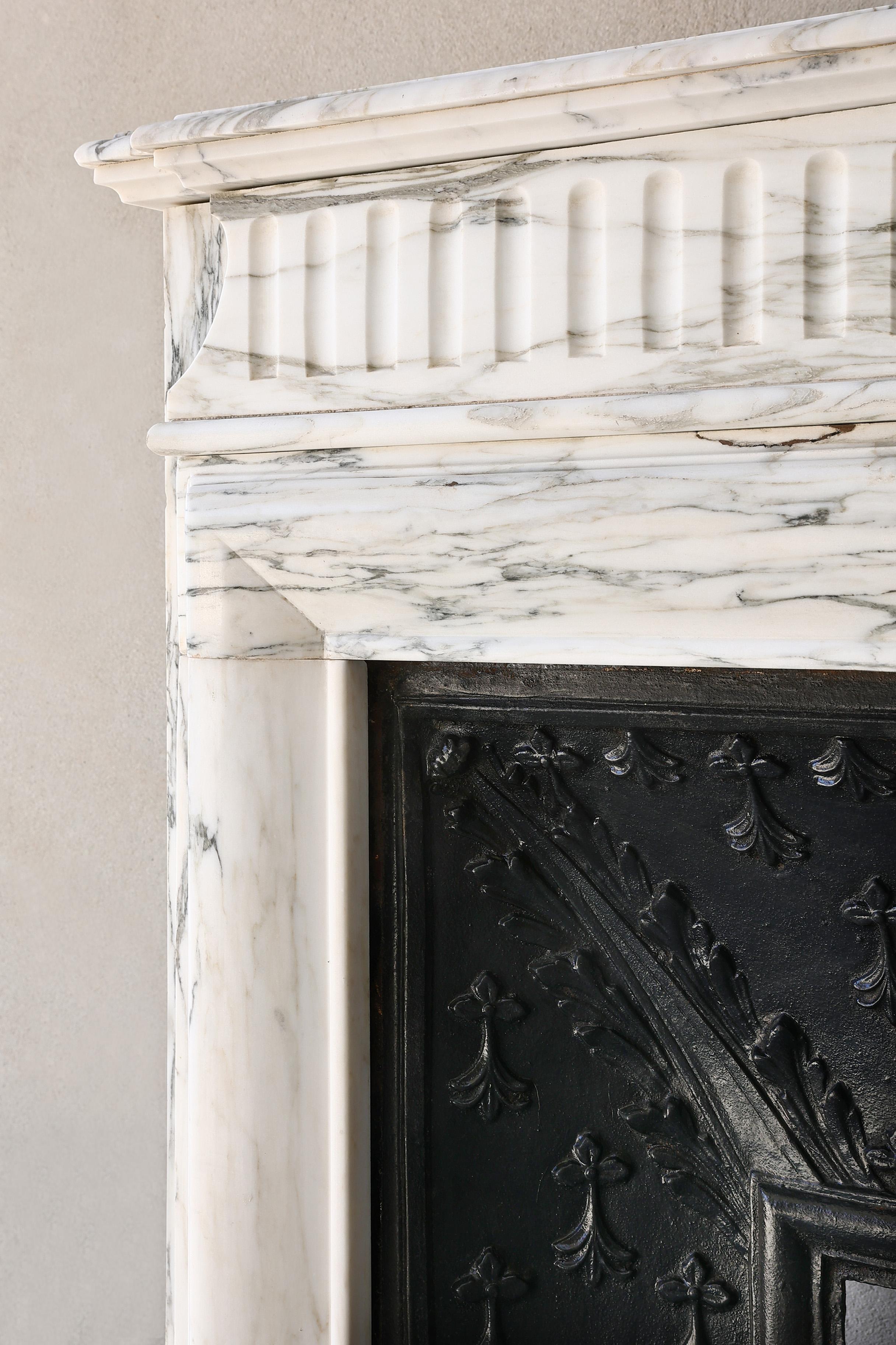 Carrara marble fireplace from the 19th century in style of Louis XIV 6