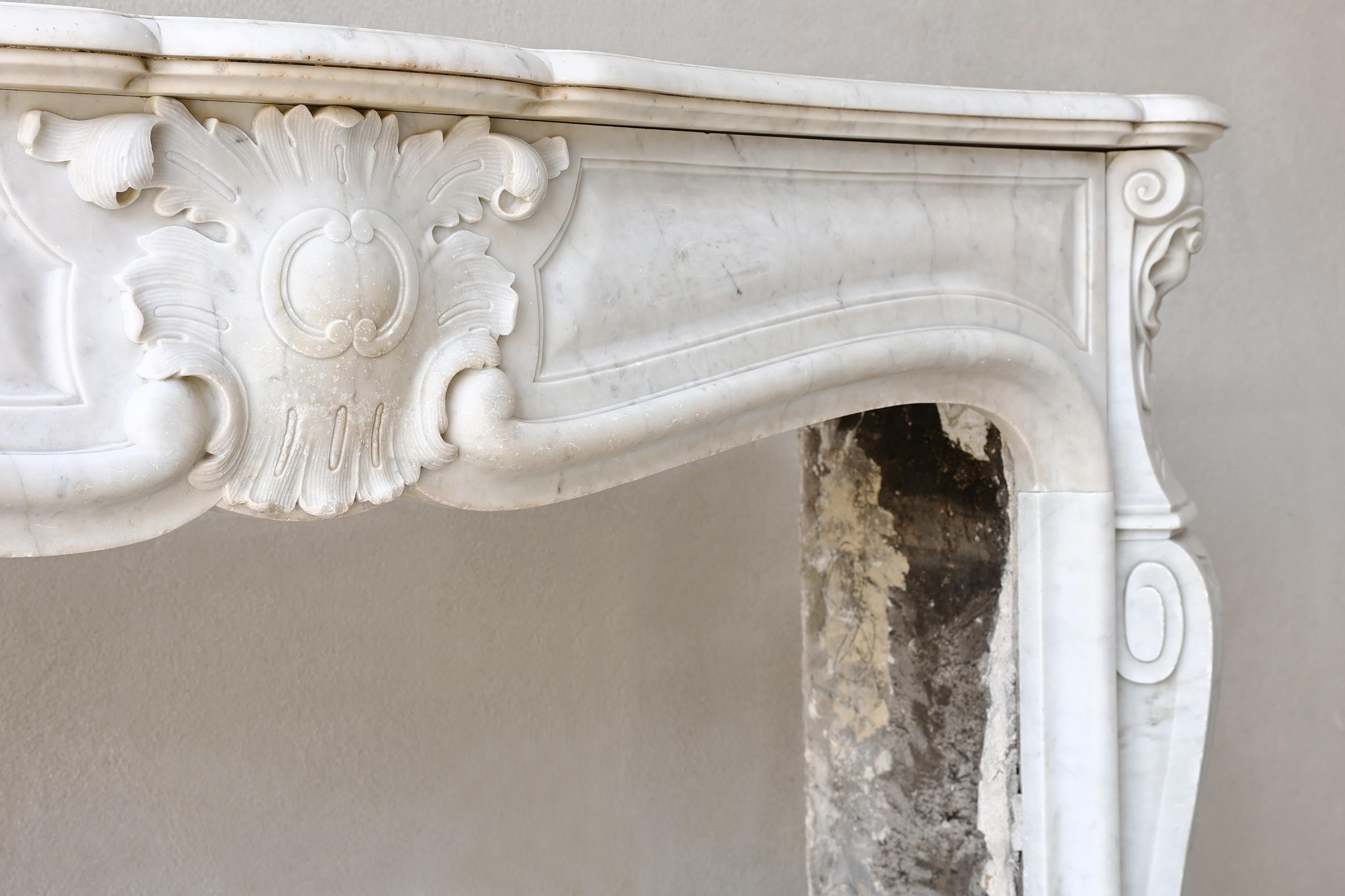 French Antique marble fireplace For Sale