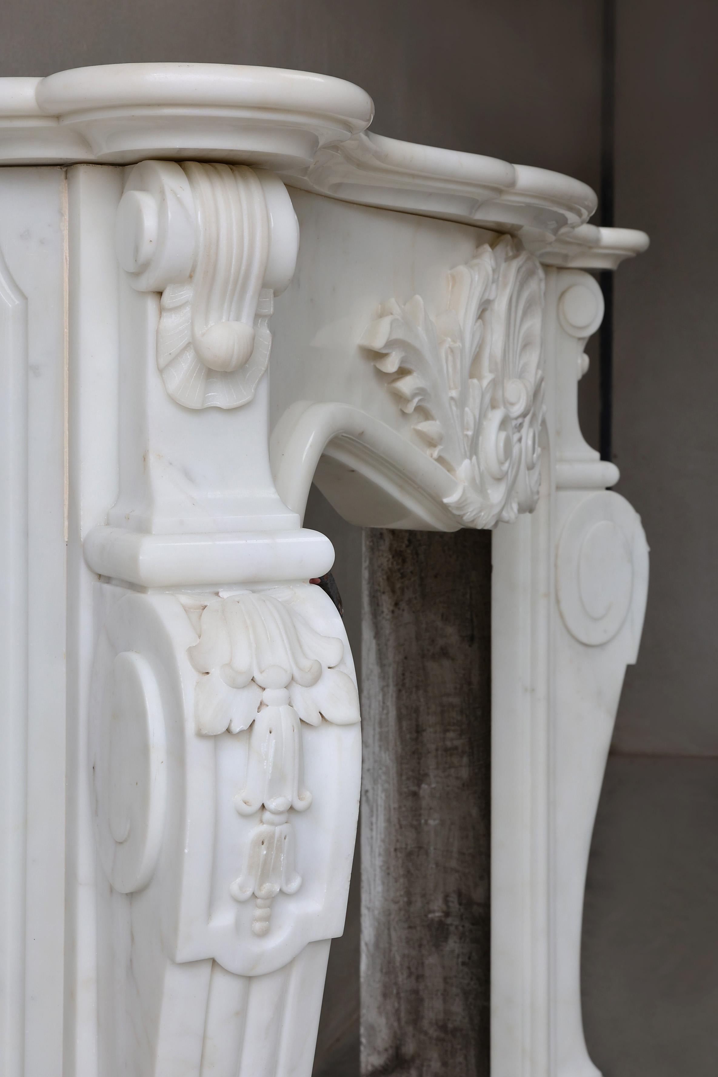 Carrara Marble Fireplace in the Style of Louis XV from the 20th Century 4