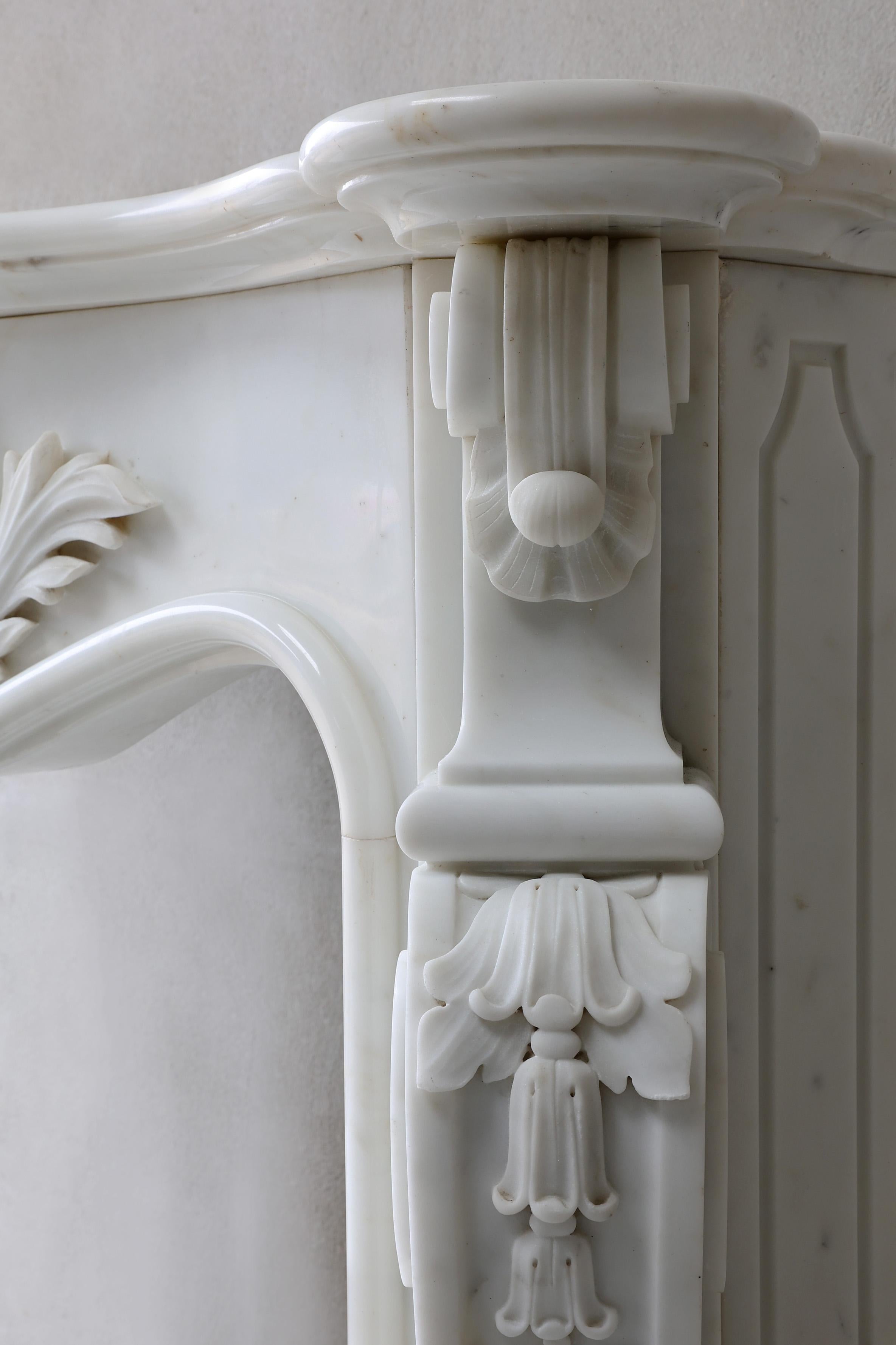Carrara Marble Fireplace in the Style of Louis XV from the 20th Century 2
