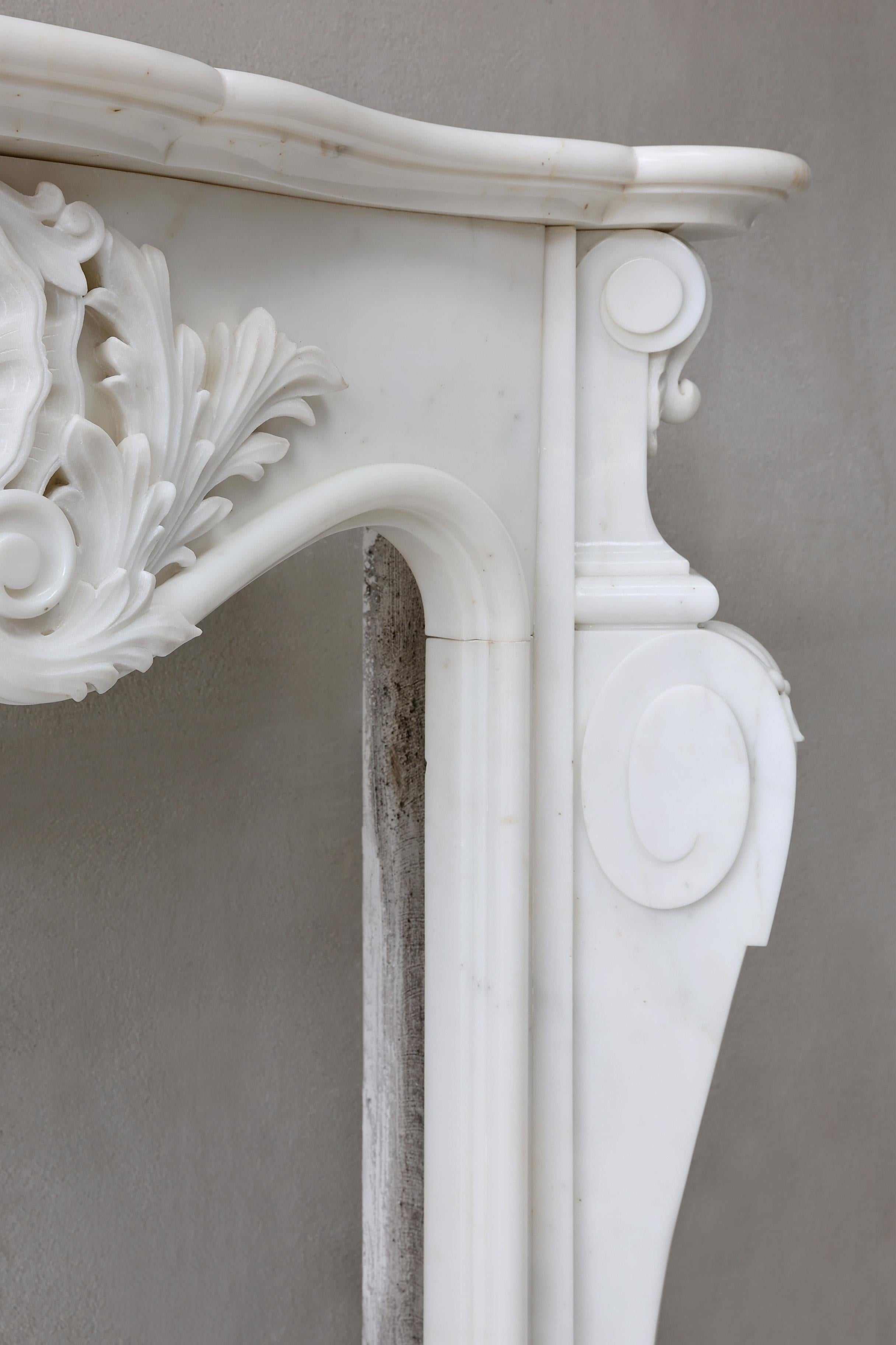 Carrara Marble Fireplace in the Style of Louis XV from the 20th Century 3
