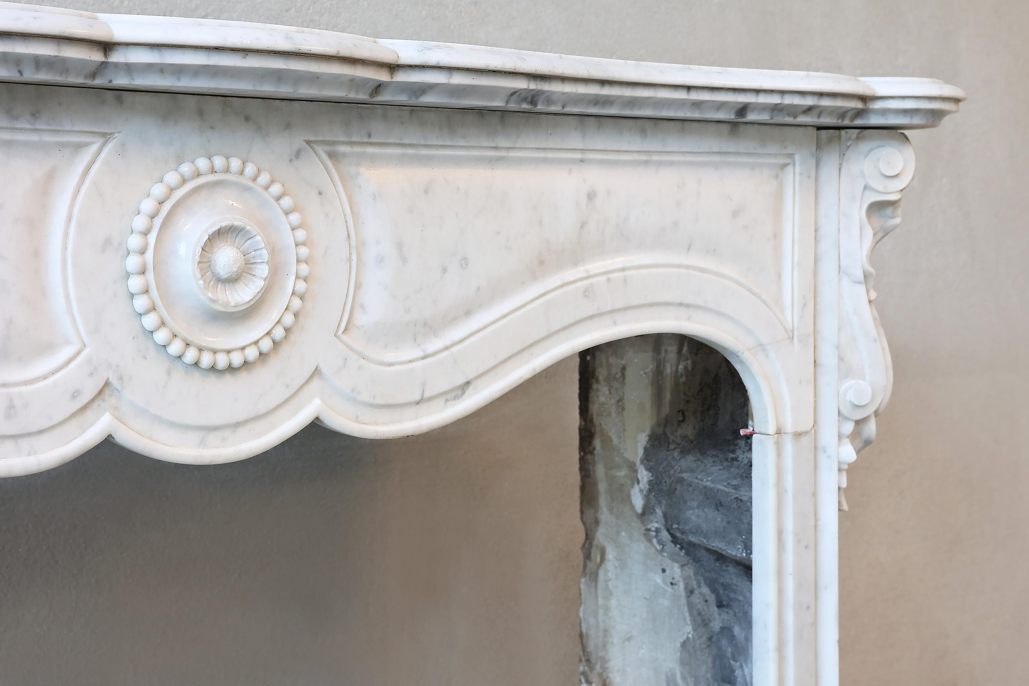 French Carrara Marble Fireplace in the Style of Pompadour from the 19th Century For Sale