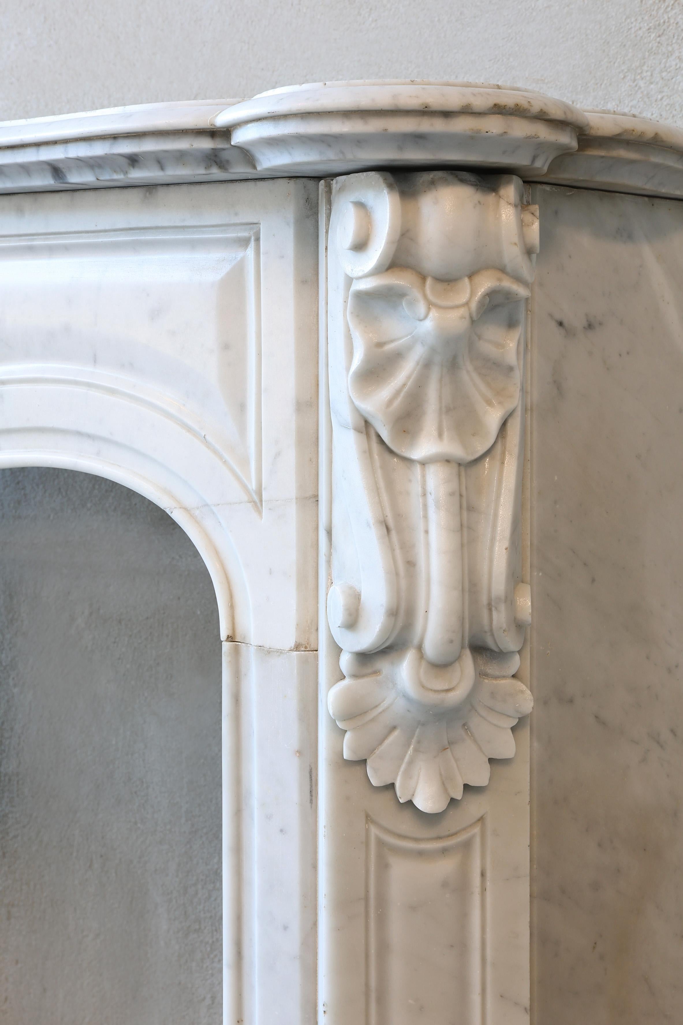 Carrara Marble Fireplace in the Style of Pompadour from the 19th Century For Sale 3