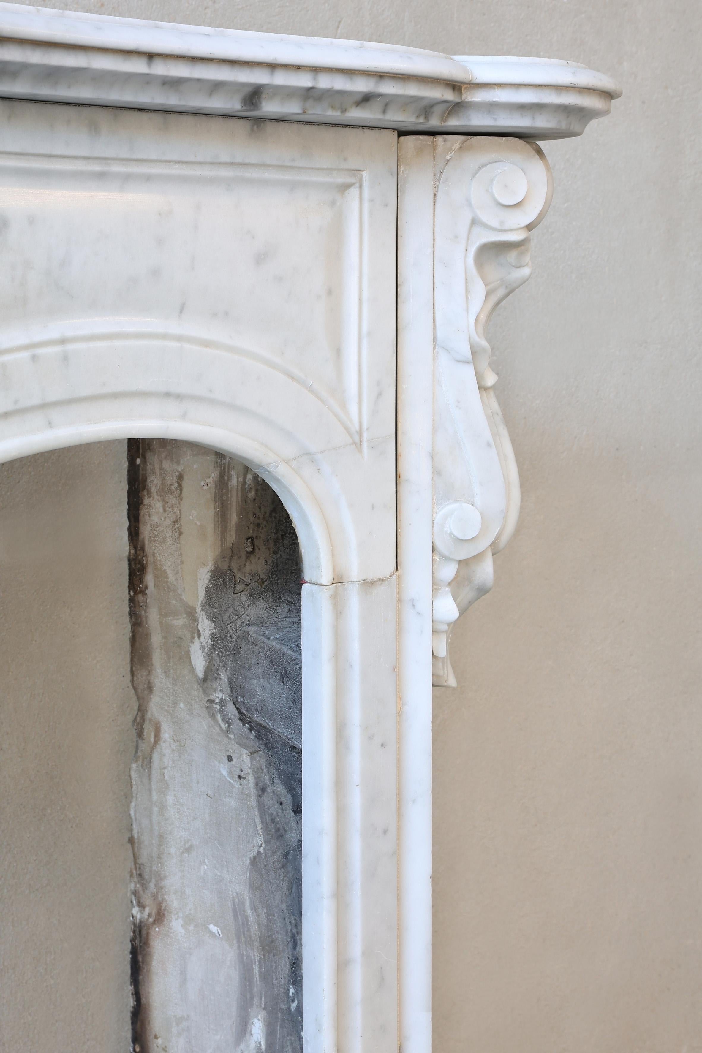Carrara Marble Fireplace in the Style of Pompadour from the 19th Century For Sale 4