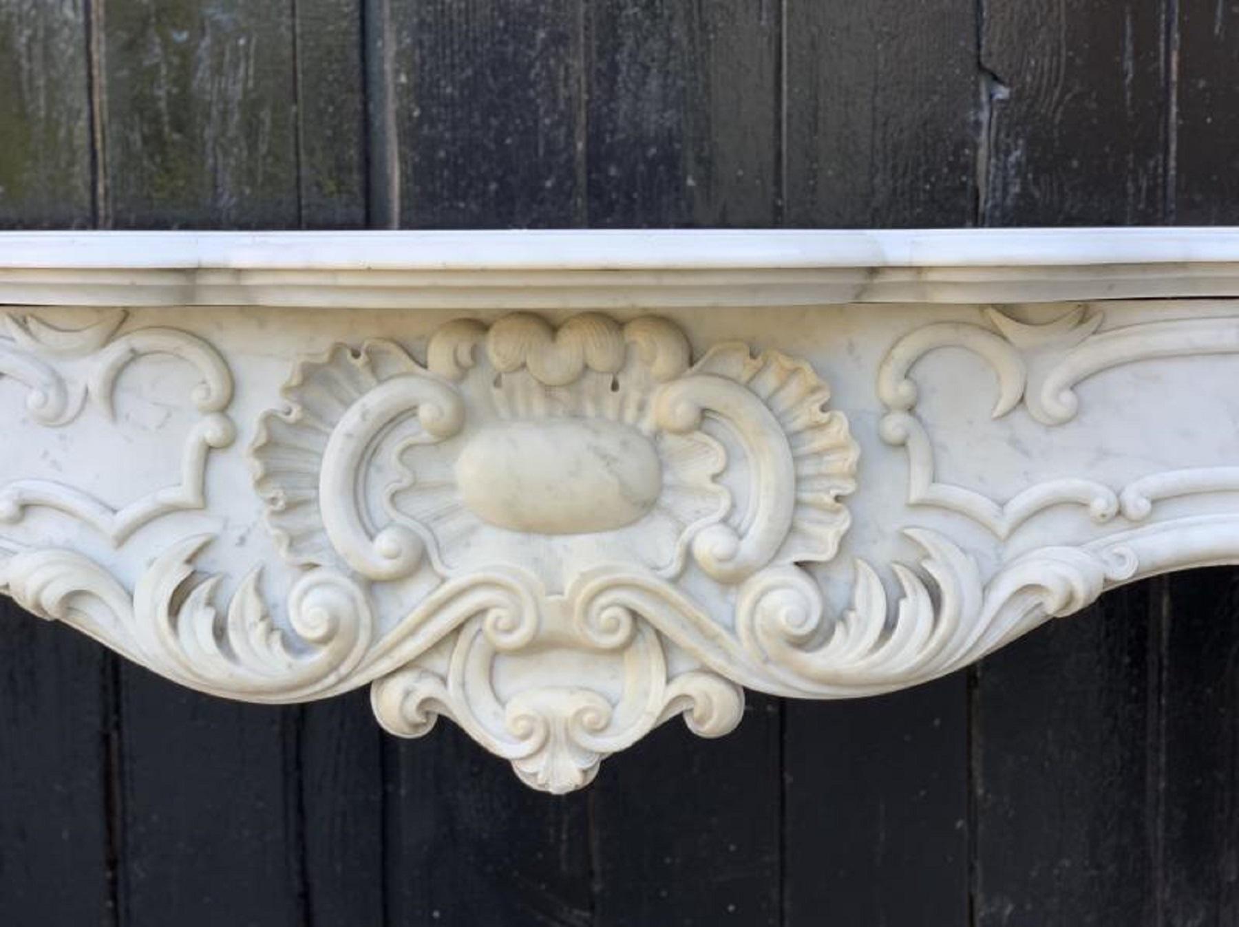 Carrara Marble Fireplace, Late 19th Century In Good Condition In Brussels, BE
