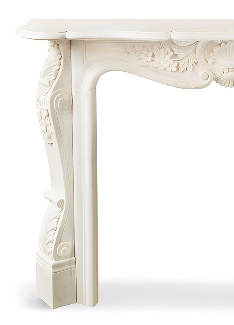 Repisa de chimenea de mármol de Carrara - Estilo rococó - Italia, Finales del siglo XIX. Mármol de Carrara en venta