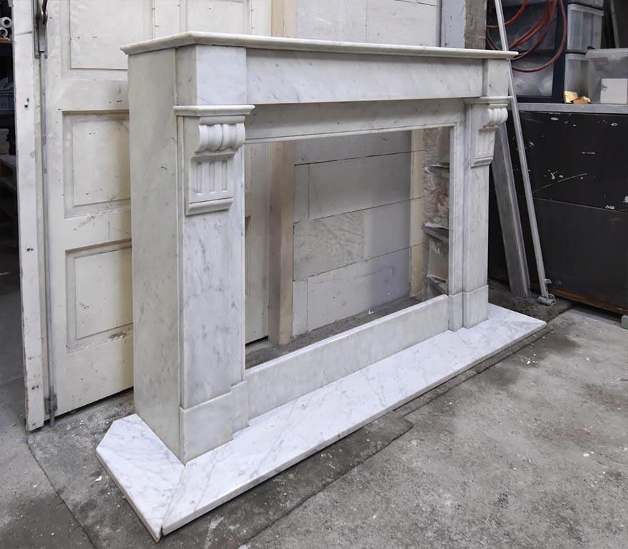 A nice carrara marble firplace mantel from the 19th Century
with a marble floor plate.
To place in front of the chimney.