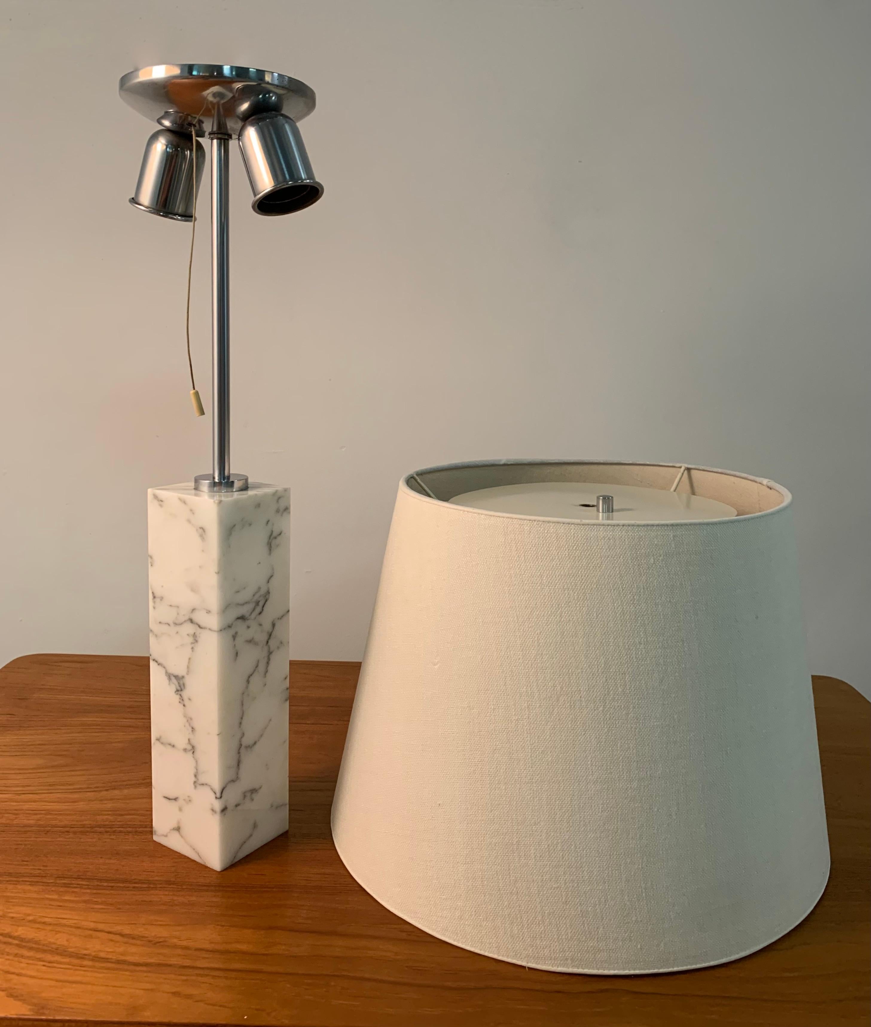 Florence Knoll-Tischlampe aus Carrara-Marmor, Modell 180 im Angebot 5