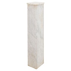 The Pedestal à colonnes cannelées en marbre de Carrare