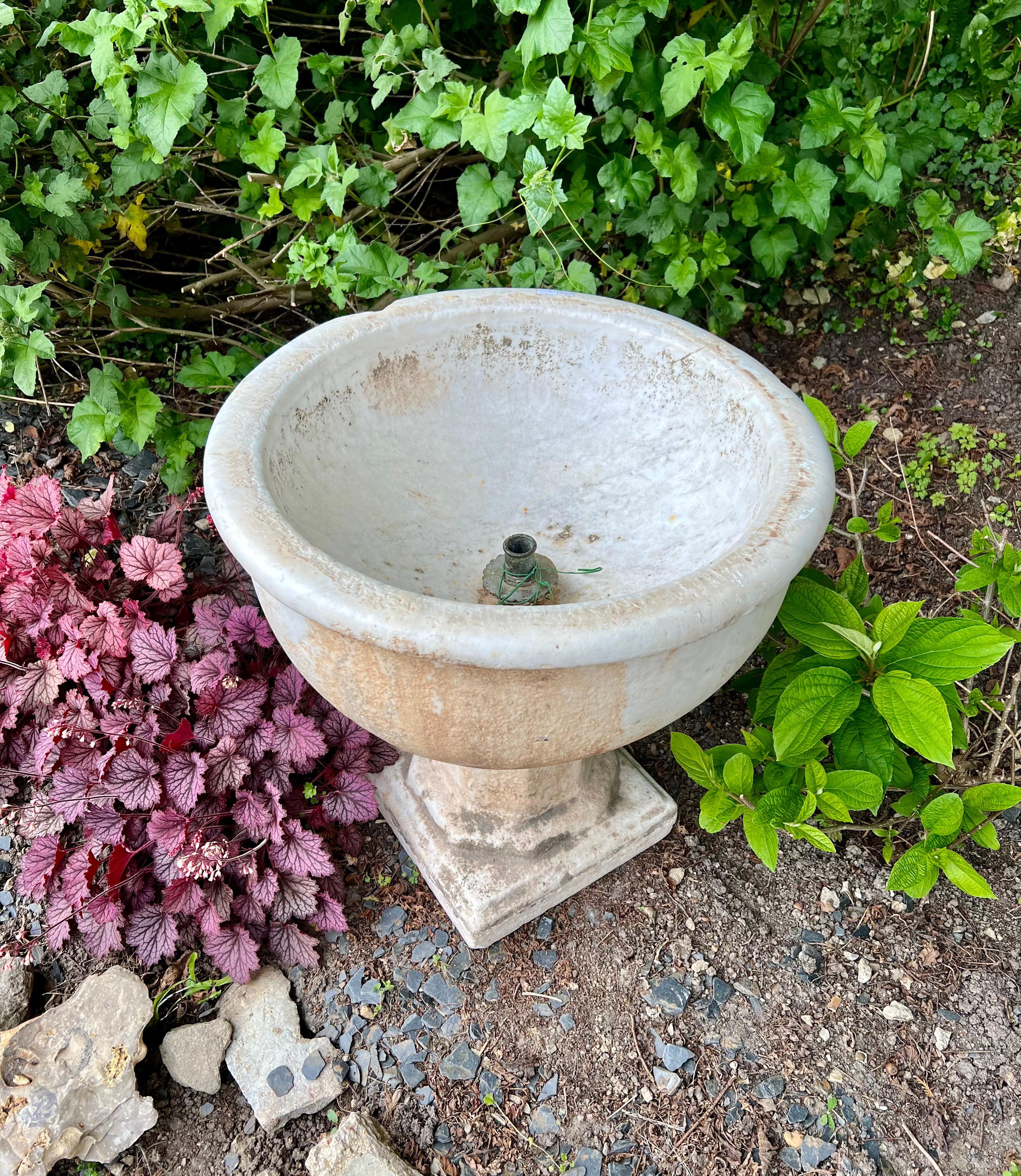 Autre Fontaine en marbre de Carrare et sa pierre de drainage en vente