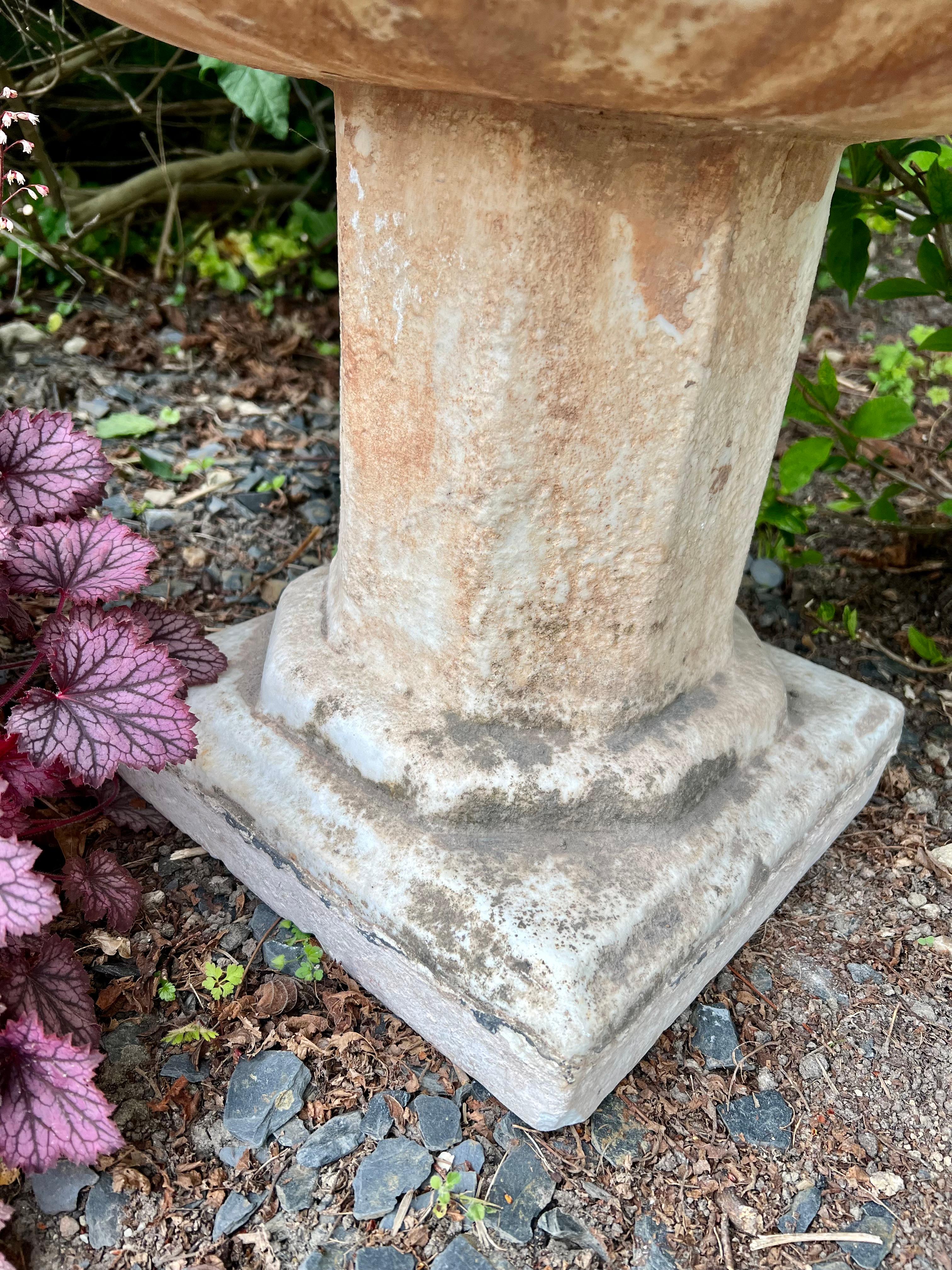 italien Fontaine en marbre de Carrare et sa pierre de drainage en vente