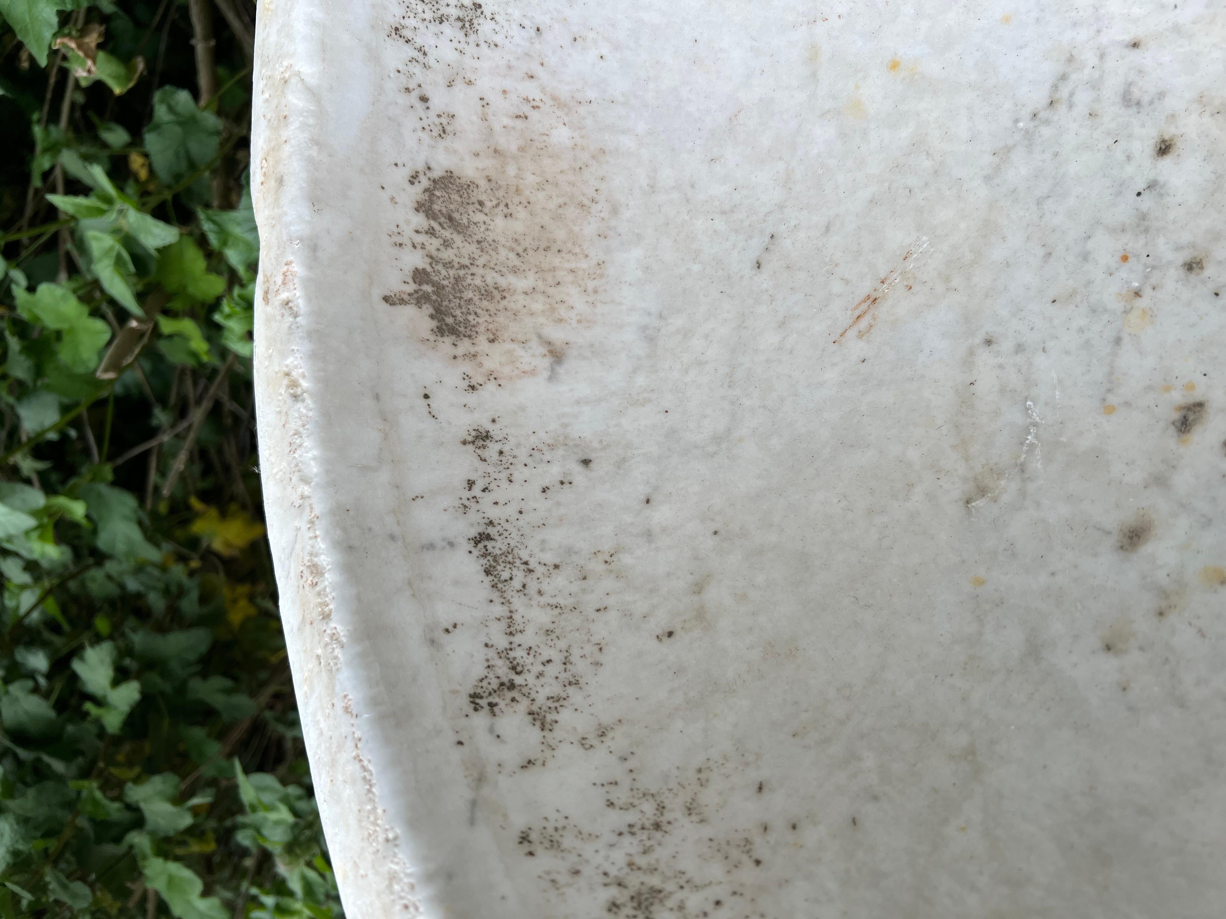 Sculpté à la main Fontaine en marbre de Carrare et sa pierre de drainage en vente
