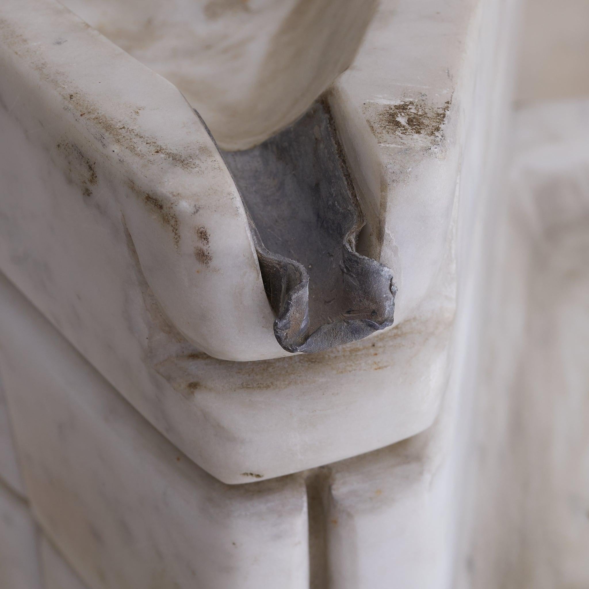 Marmo di Carrara Carrara Marble Fountain or Sculpture in the Manner of Paul Brandenburg in vendita