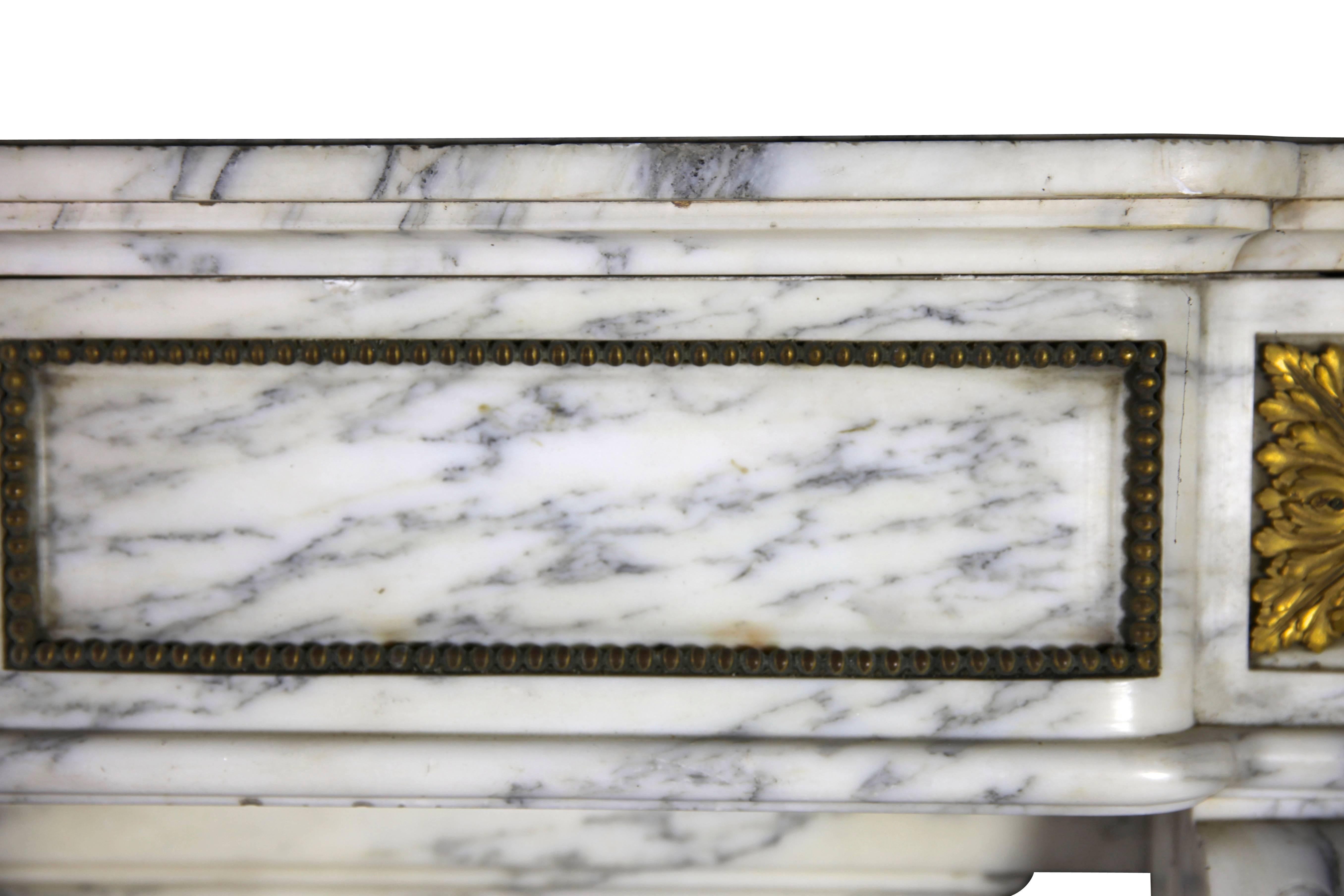 Carrara Marble French Antique Fireplace Surround in the Style of Louis XVI For Sale 1