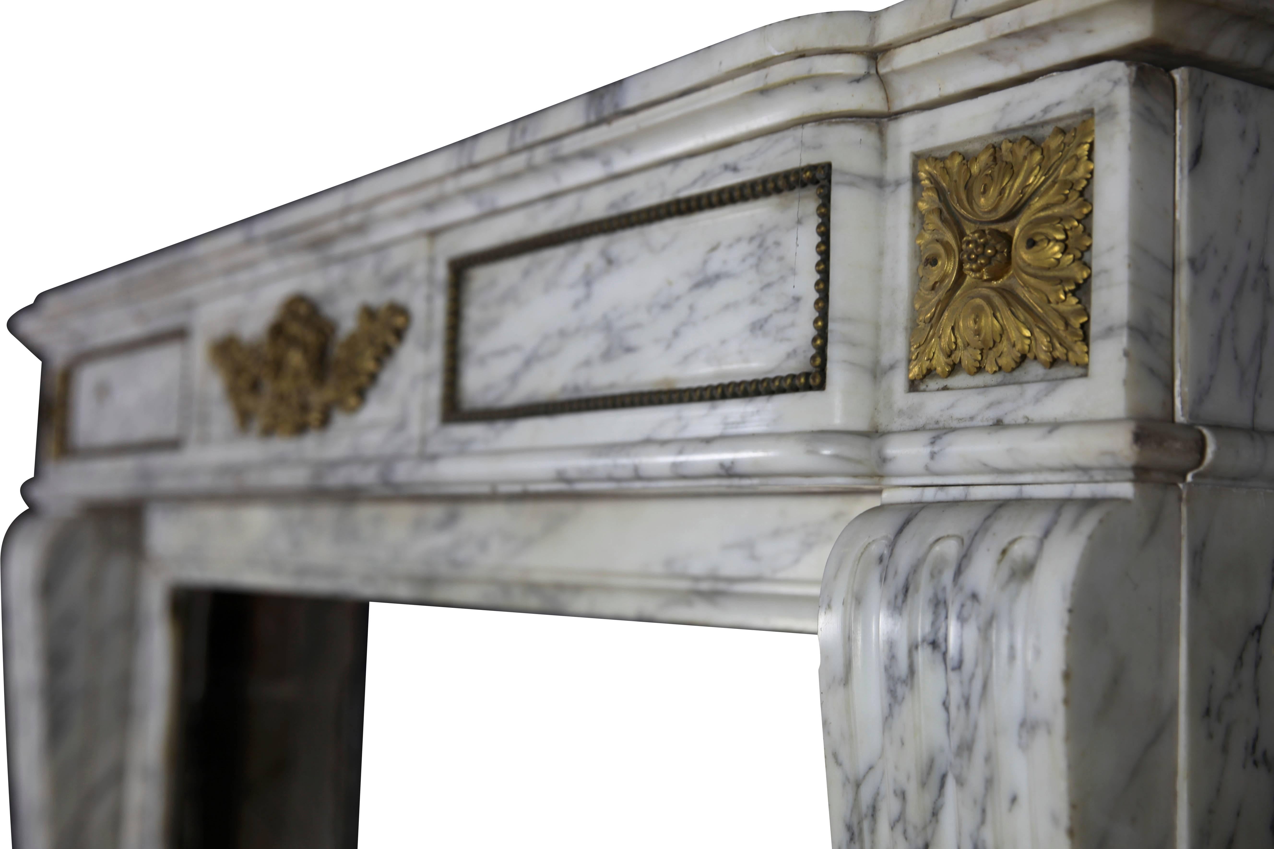 Carrara Marble French Antique Fireplace Surround in the Style of Louis XVI For Sale 2