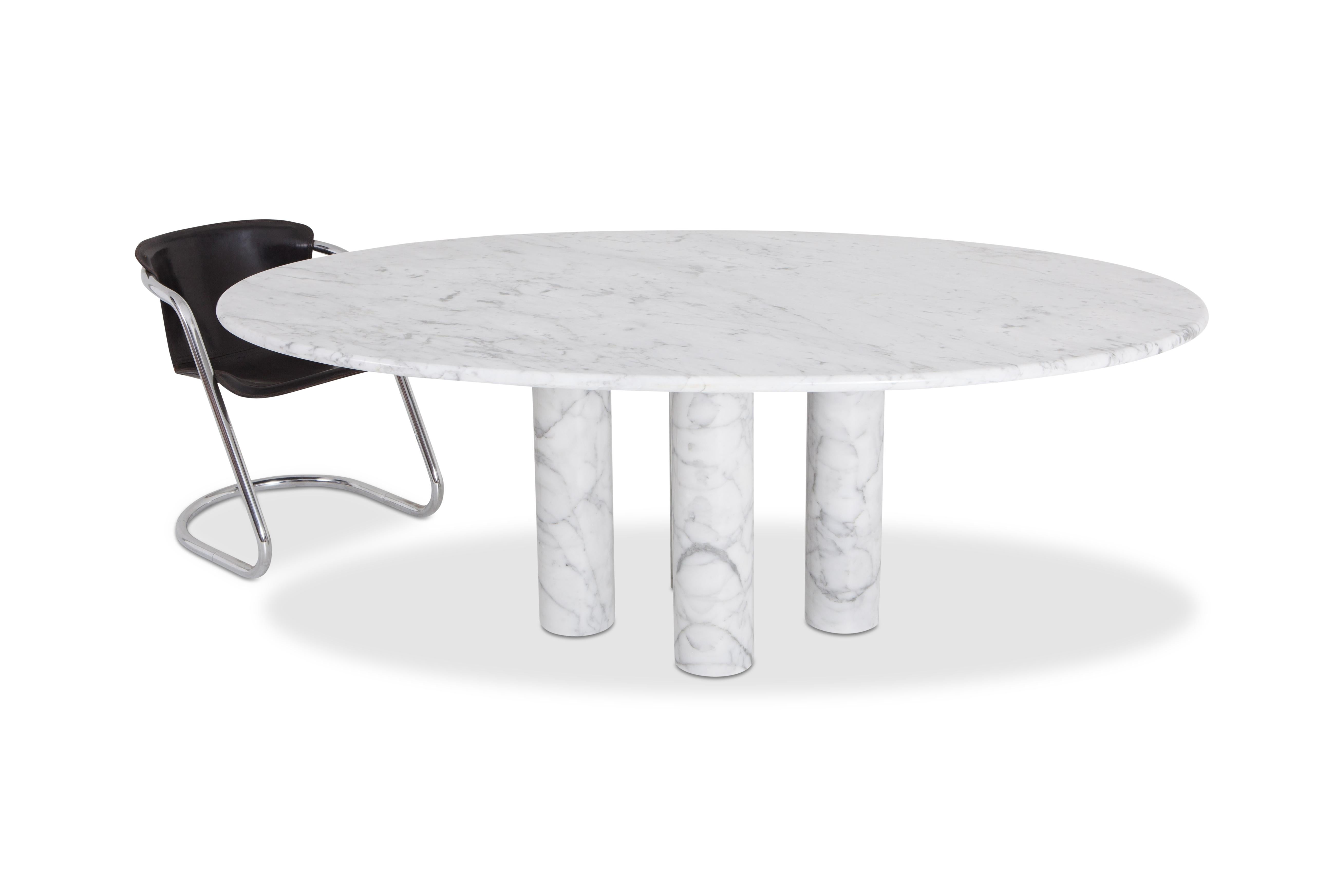 Mario Bellini's 'Il Colonnata' oval table in white marble In Excellent Condition In Antwerp, BE