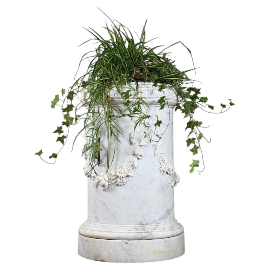 Carrara marble jardiniere in Louis XVI style, circa 1880 For Sale