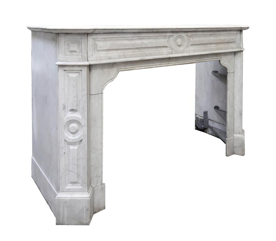 Beautiful carrara marble Louis XV fireplace mantel from the 19th Century.
To place around your chimney,